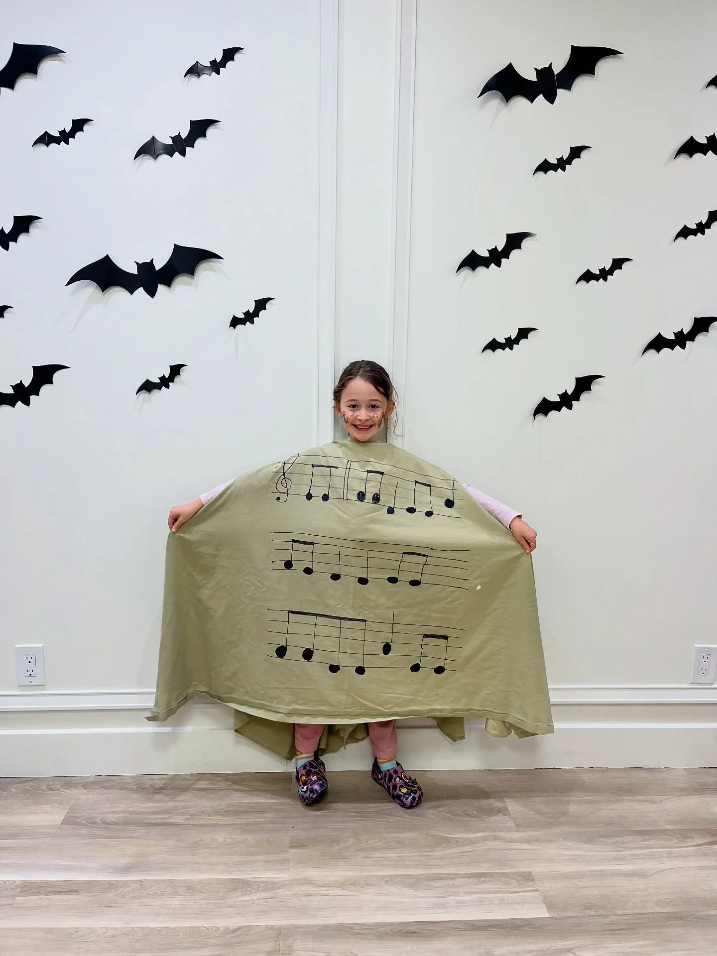 🎃Our Halloween Costume Contest winners are in! 🎃

🎭 Paige wowed us with Most Original and scored tickets to see Shrek the Musical at @olt_oshawalittletheatre !

✨ Annie took home Showstopper with her incredible costume and won a music basket!

🍿 