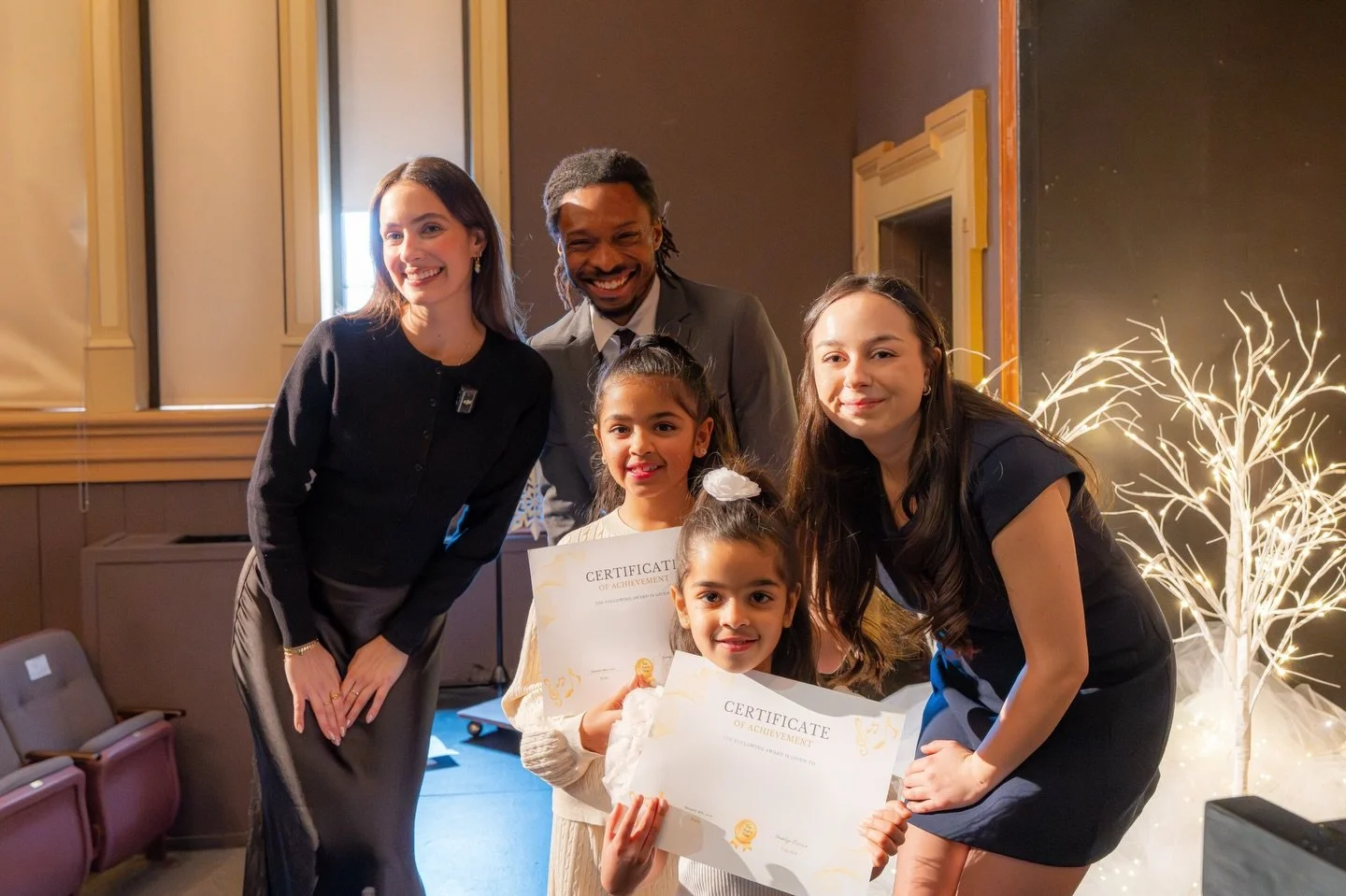 So many sweet recital moments 🤍

Nothing makes us prouder than seeing our students light up on stage! These smiles say it all. 🎶

#tinyfingersmusic #whitby #recital #music musiclessons