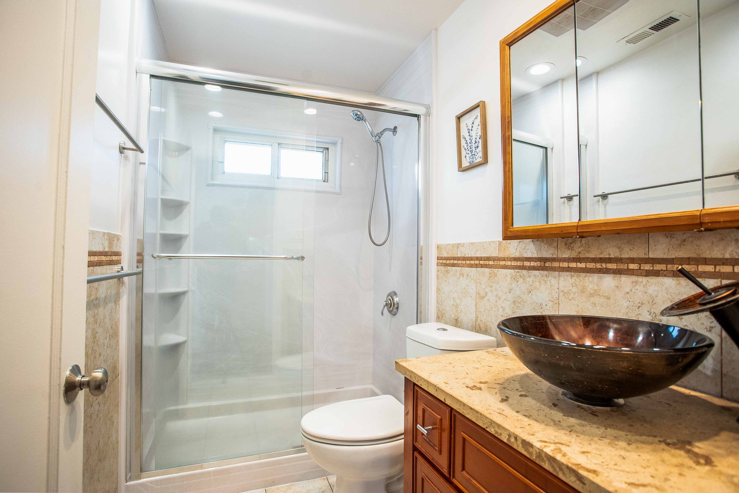 24.bathroom.jpg