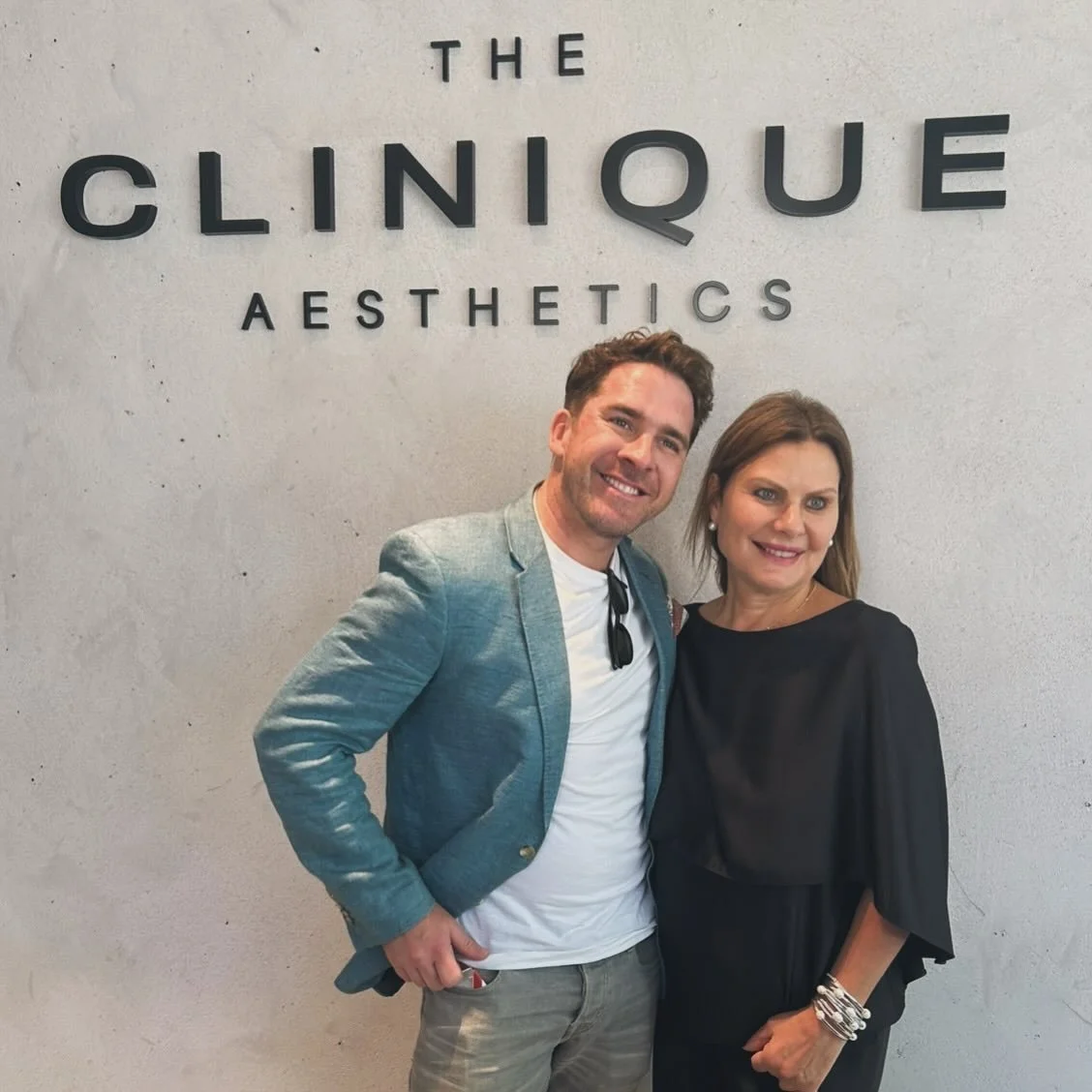 We loved having @hugh_sheridan visit to spread some beautiful Christmas cheer! Best wishes for your performance at @carolsinthedomain 🎄🎅