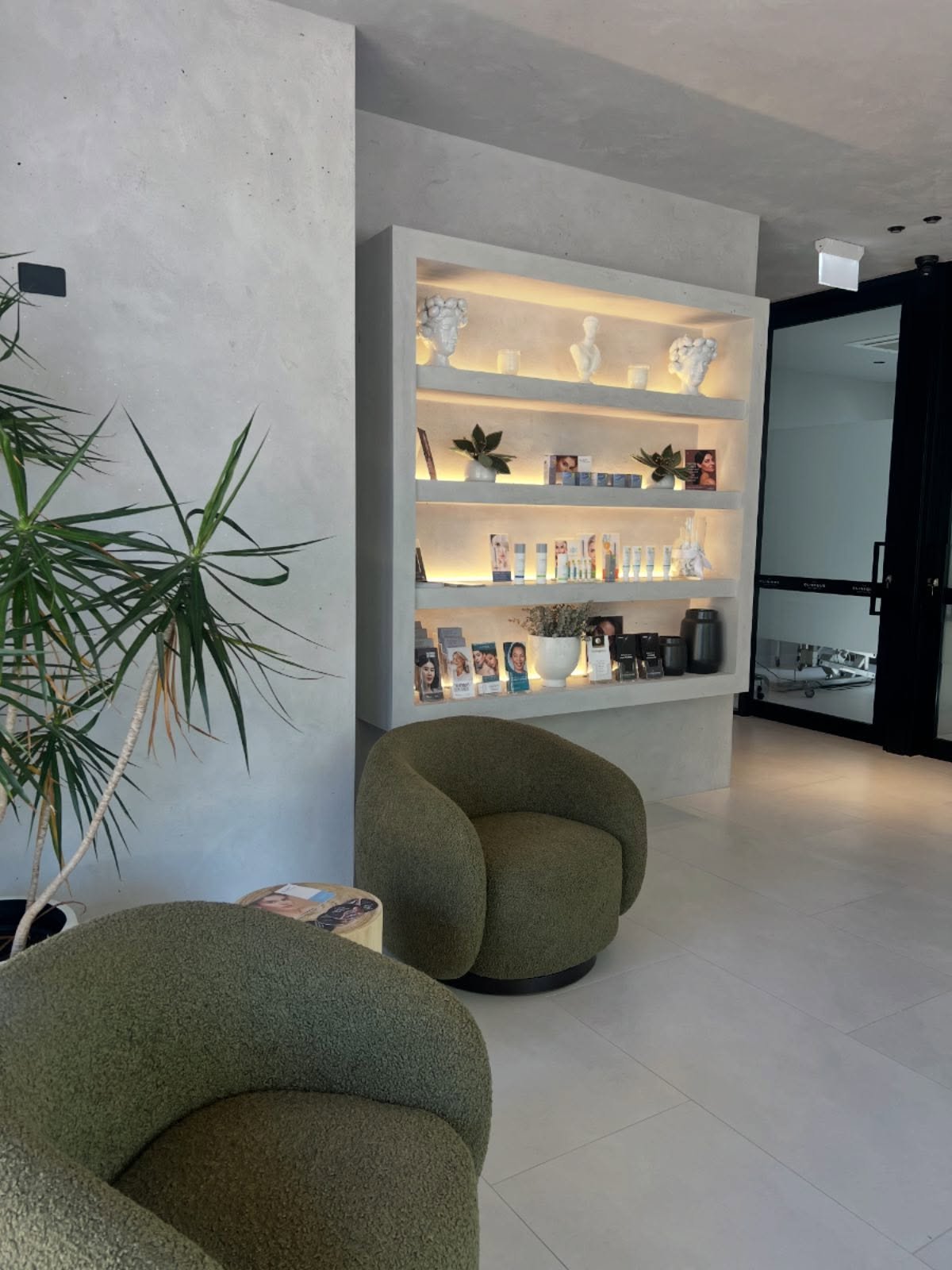 We hope everyone has had a lovely start to the new year! 

The team @thecliniqueaesthetics have missed you all dearly and can&rsquo;t wait to welcome you back to our favourite space!

We will be back to regular programming this Thursday 15th January.