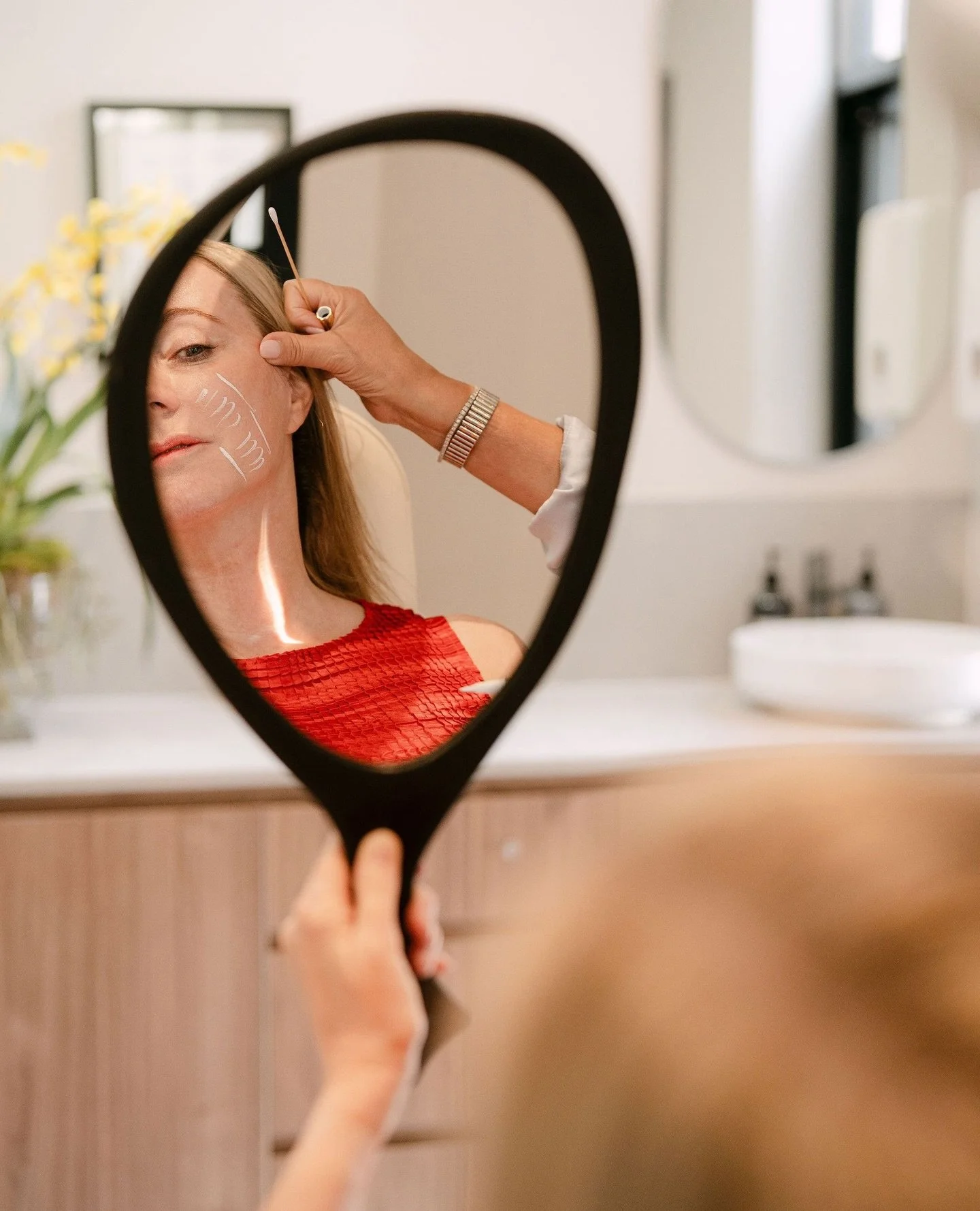 Caroline&rsquo;s philosophy? Helping you look refreshed and confident by prioritising thorough assessment and personalised planning. ⁠
⁠
Her dedication to the latest techniques ensures a considered, tailored approach. Book your complimentary consulta