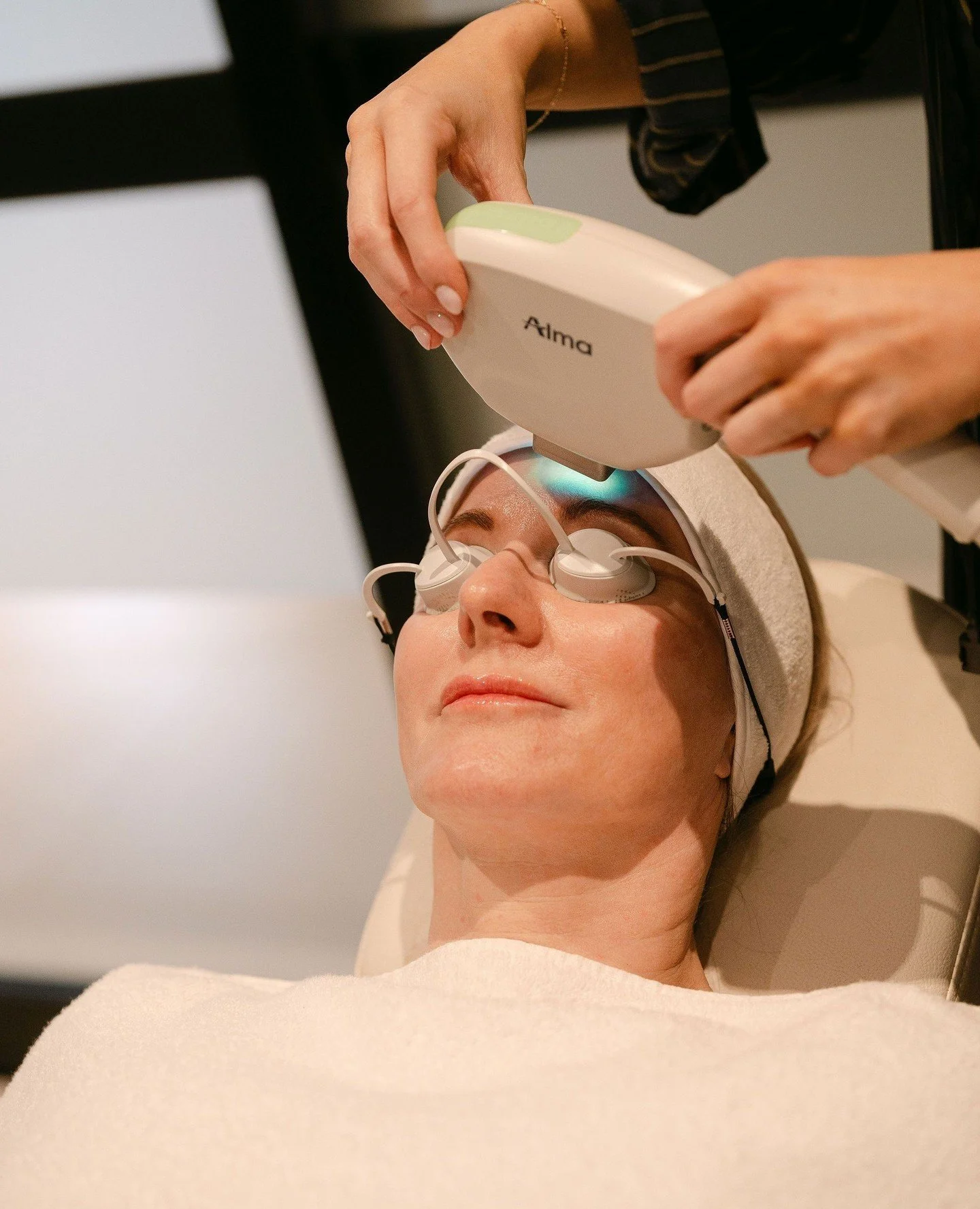 Laser therapy uses focused light to target specific skin concerns like pigmentation and redness.⁠
⁠
Talk to us in a free personalised consultation to learn more. Book with the link in our bio.⁠