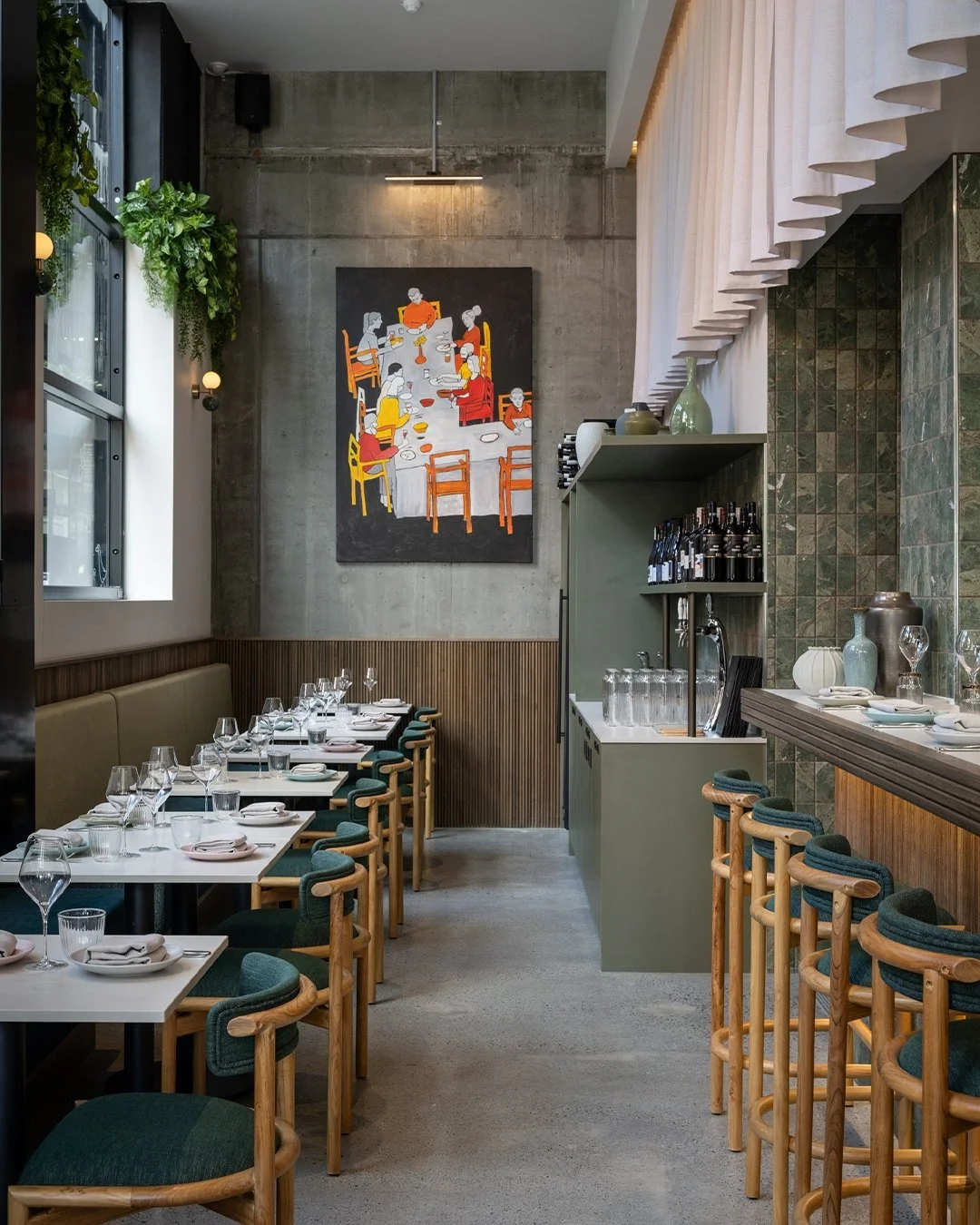 The tables are set, the mood is just right — Clarence brings South Brisbane elegant nights. 🍷✨ Fine flavours, a warm glow, and wine that lingers slow… Fish Lane dining at its very best.