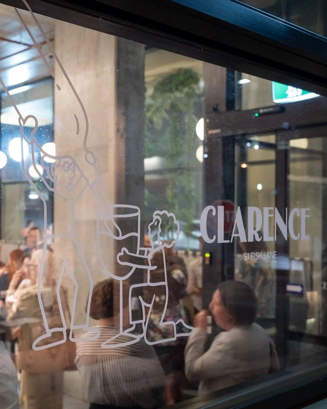 Clarence after dark just hits differently. Low lighting, a full room, and the kind of atmosphere that makes you forget what time it is.
Book online 👉 https://clarencerestaurant.com/