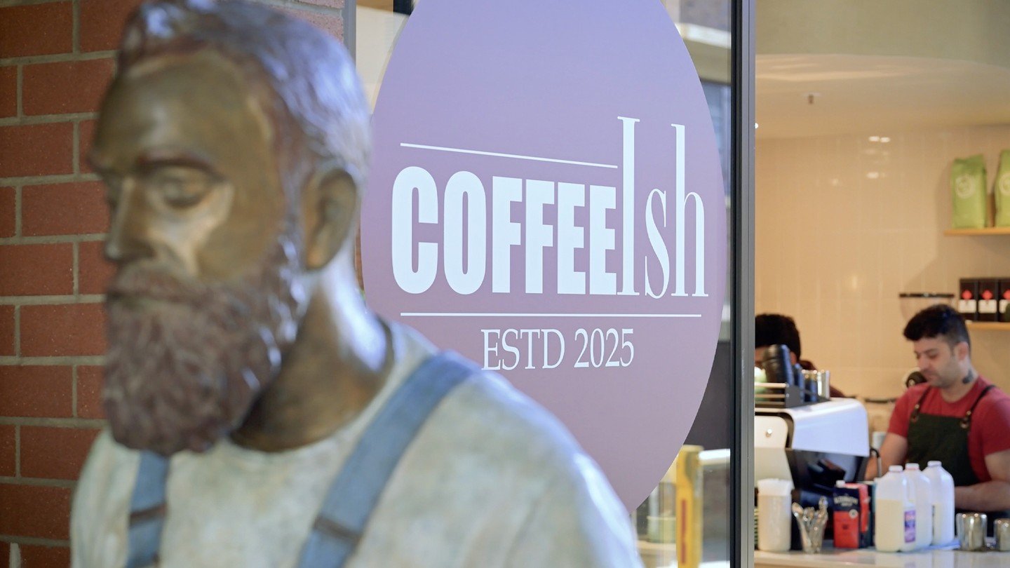 Coffeeish is proof that it's always coffee time on Fish Lane. 💯☕️ Grab your brew, wander the lane and stop by Raphael the Traveller, 2024 by Bruno Catalano, the perfect backdrop for a quick Fish Lane moment.