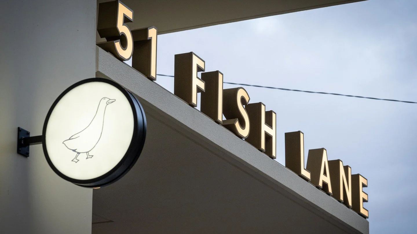 Great plans have a habit of beginning on Fish Lane. 💃✨ A coffee turns into lunch, lunch becomes dinner, and somewhere along the way, the lane reminds you why Brisbane locals keep coming back.