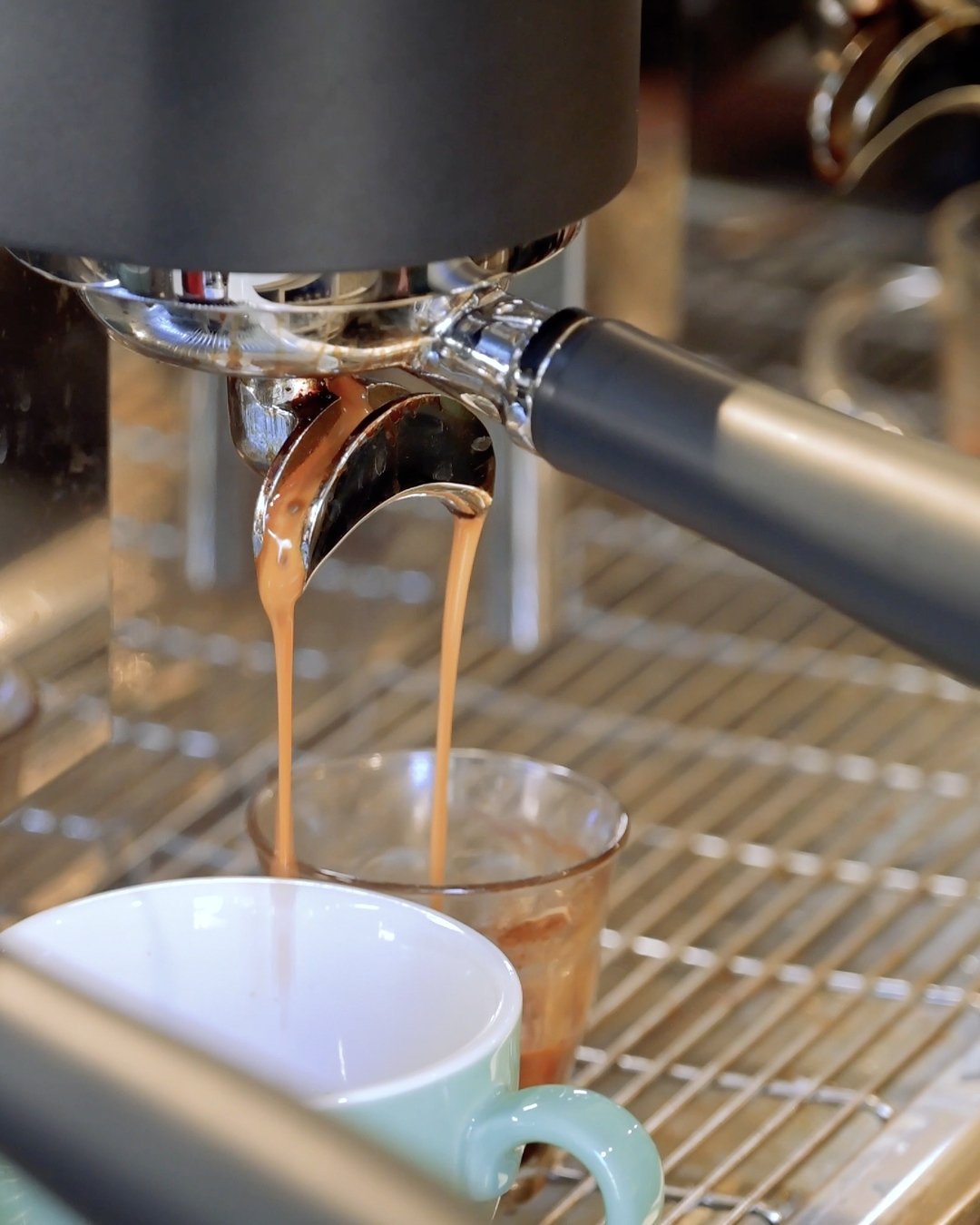 Morning light, great coffee and the quiet hum of the lane coming to life. ☕️☀️ Coffeeish makes the walk down Fish Lane even better, with dreamy cups poured daily and a front-row seat to the neighbourhood.