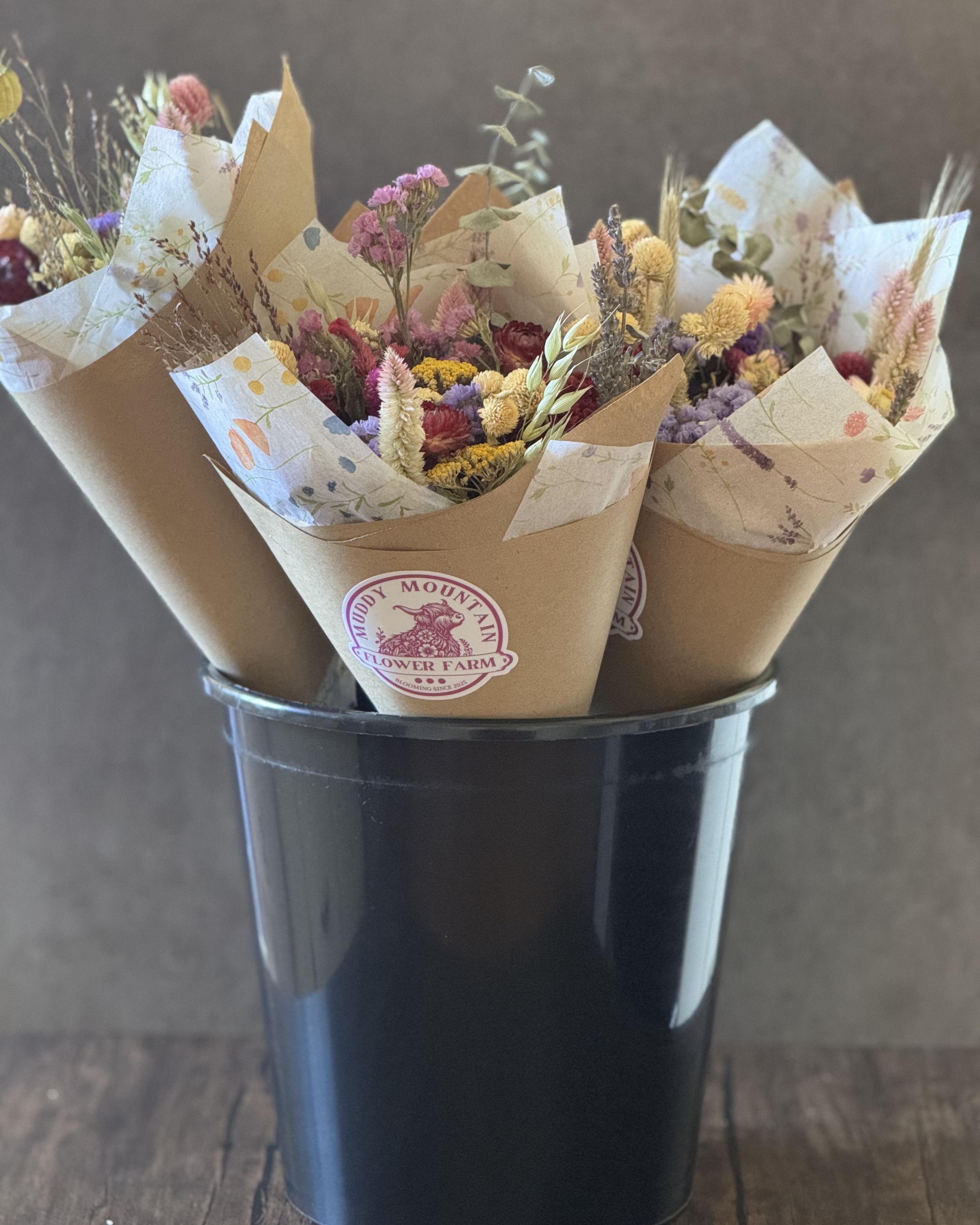 Wholesale dried flower bucket.png