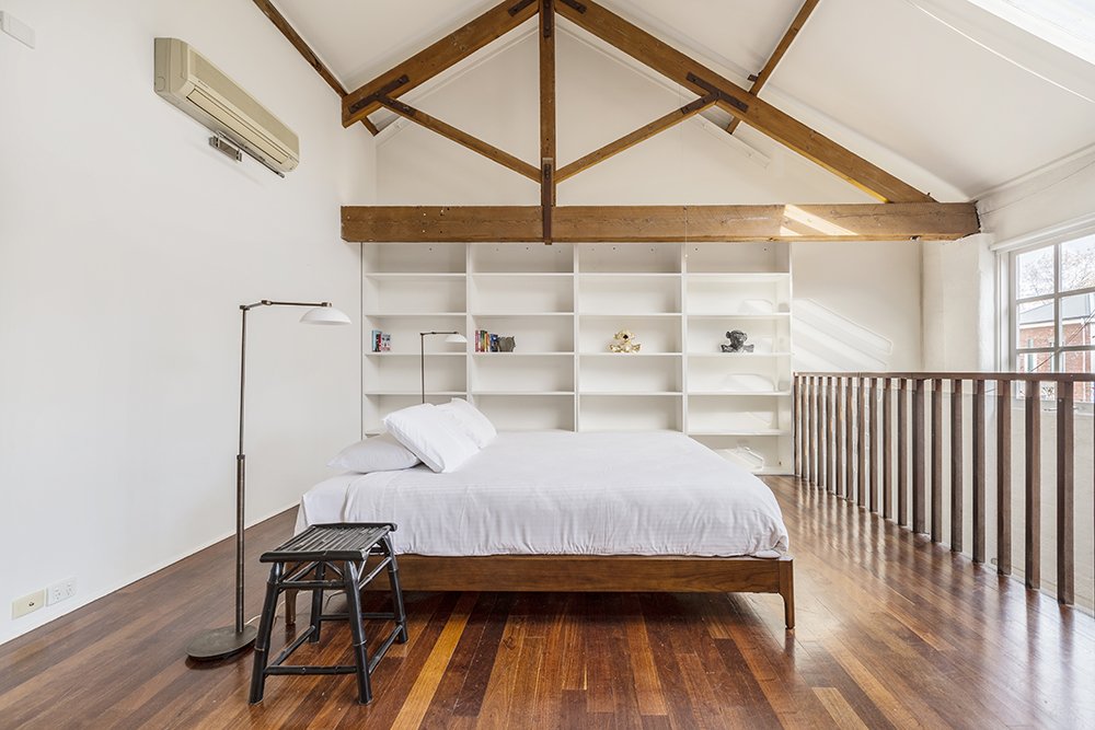 The 1.5-Second Rule: How to Choose Your Airbnb Hero Photo (Melbourne Hosts)