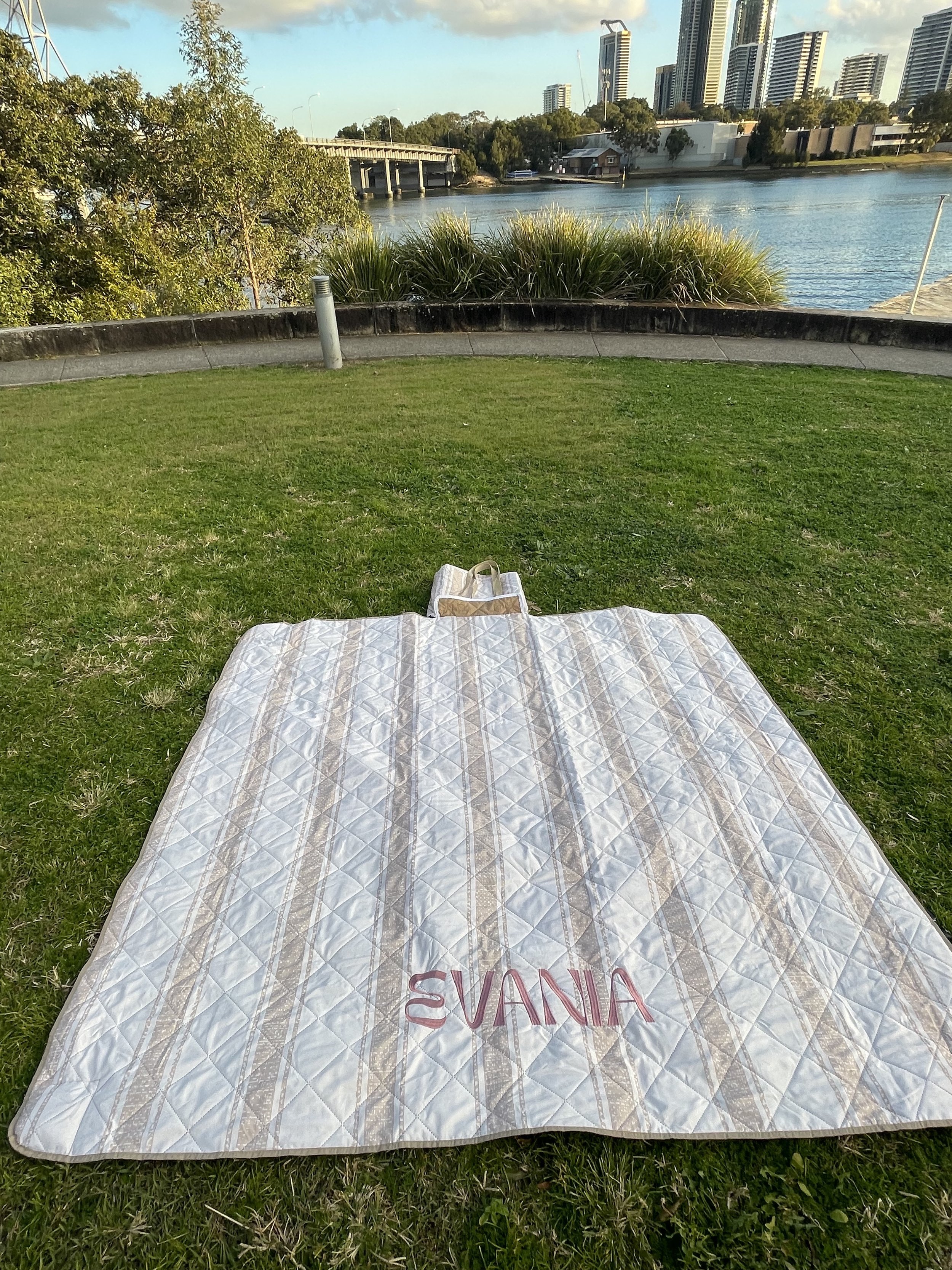 weighted luxury picnic blanket Enjoy luxurious outdoor lounging with our weighted picnic blanket β windproof and ultra-soft.