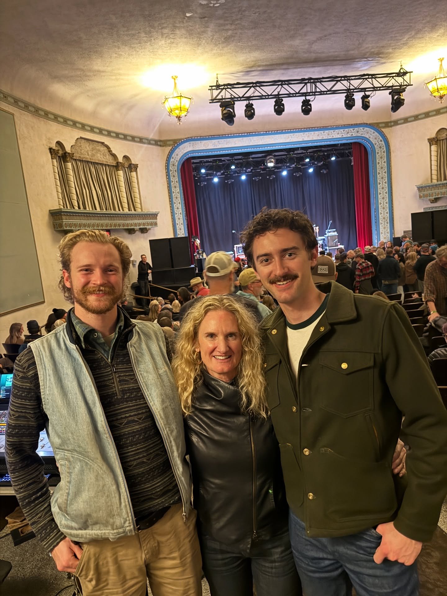 Got out on the town with these two cool cats @elliottnye and @maximusnye. Lucky to catch @brentcobb playing @shipjohn and @aladdintheater 🎸🎤🎵