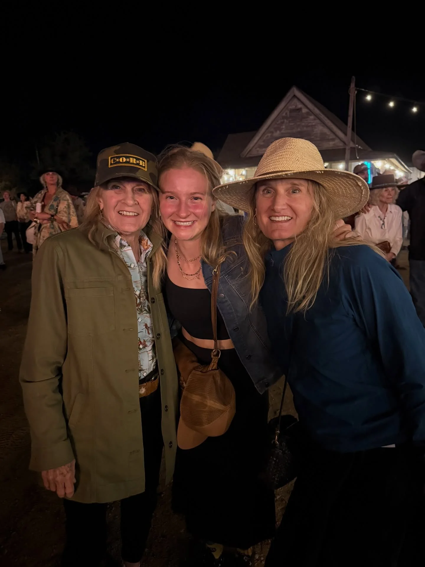 Thinking back on this past week. 3 generations of funlovers and livemusiclovers❣️❣️❣️🍀🍀🍀
@almaleonenye @juanitanye Thank goodness my mama keeps us going!!!❤️🎸✌️

#luckreunion #texas