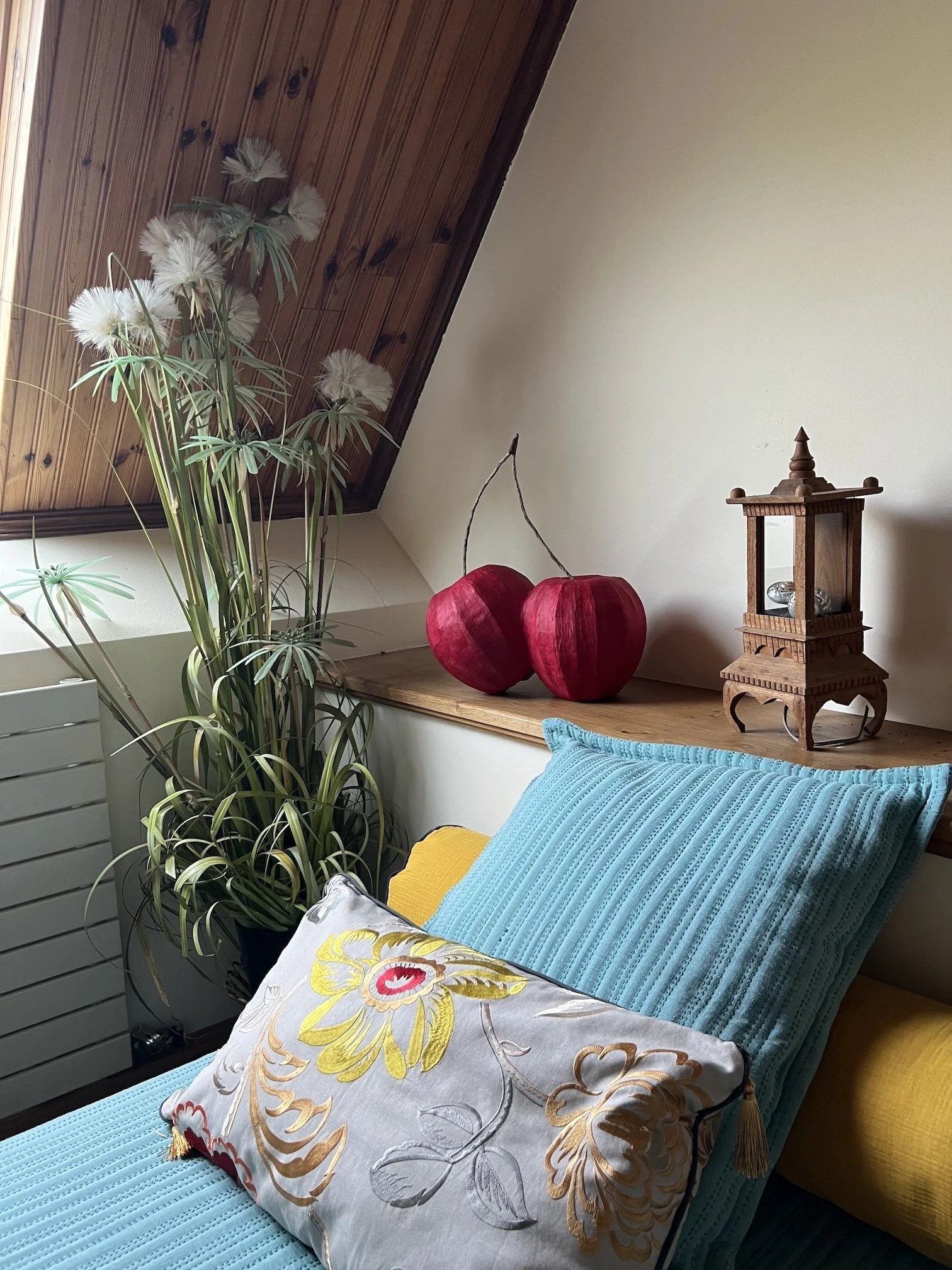 décoration zen et douce dans la chambre Citron du gîte de la Boursicauderie