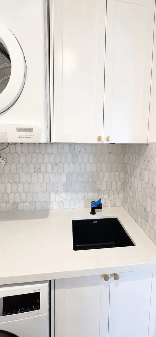 Finished natural stone mosaic kitchen splashback by Paiva Tiling Co