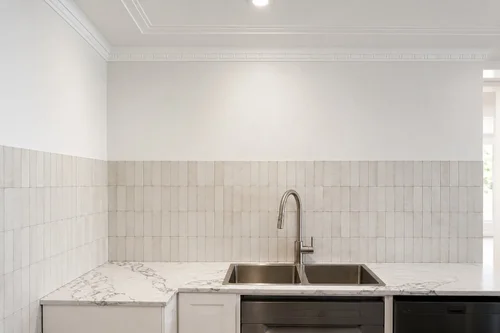 White subway tile kitchen splashback