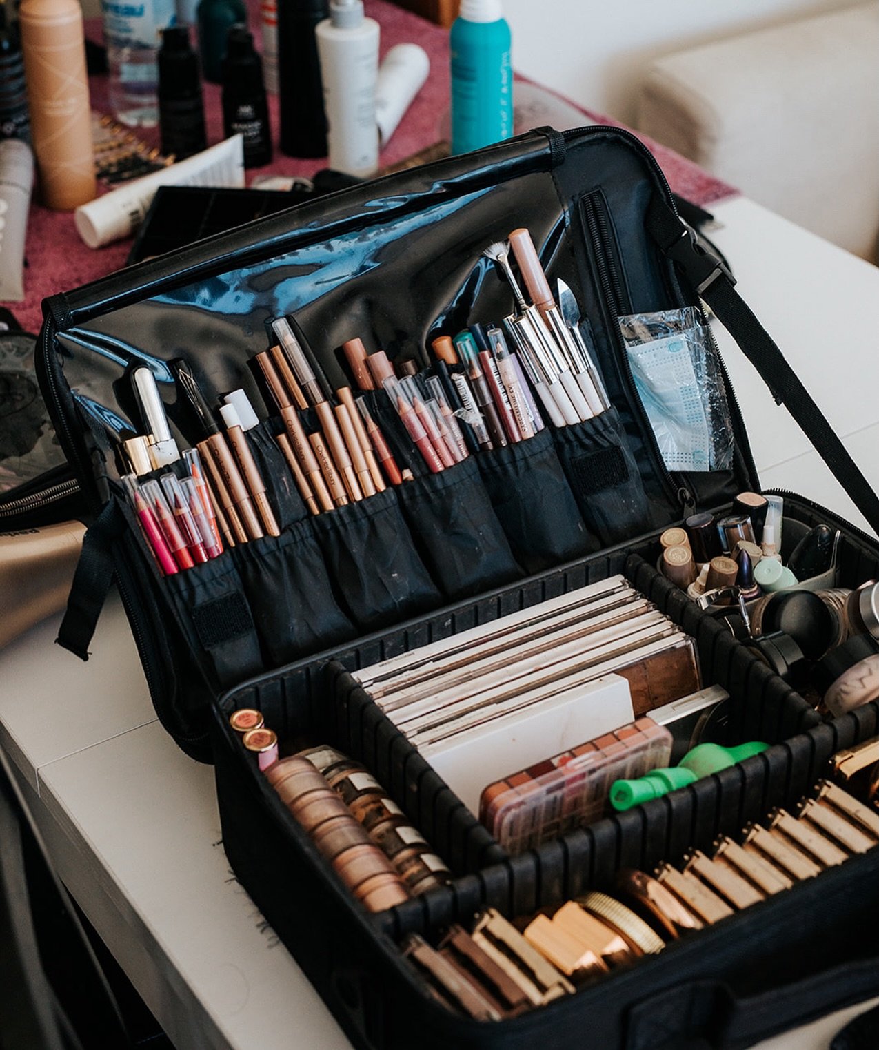 Our kits are our pride and joy, highly organised, meticulously cleaned and filled with cruelty free, luxe goodies to pamper you with.
⠀⠀⠀⠀⠀⠀⠀⠀⠀
Thanks for the kit pic @montanawilsonphotography
⠀⠀⠀⠀⠀⠀⠀⠀⠀
And if you are wondering, no, this isn&rsquo;t 