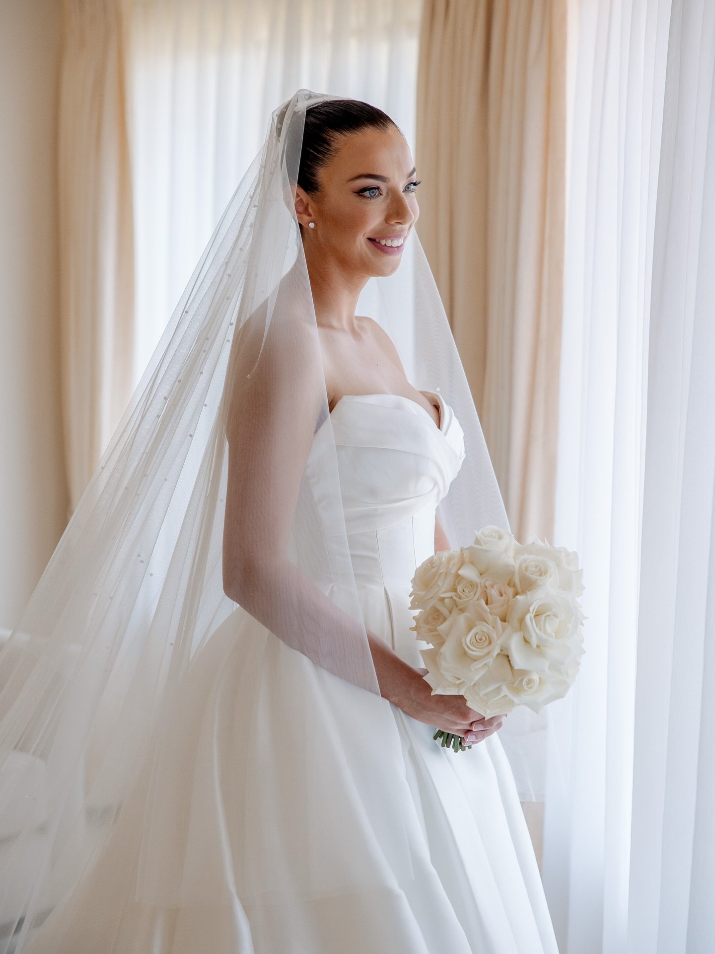 Sarah came in for a makeup lesson today to learn how to do her own makeup like her bridal makeup as she loved it so much. 
We reminisced about what an incredible day it was so it made me want to post it again 

💕 Sarah and AJ 💕

Photos by the very 