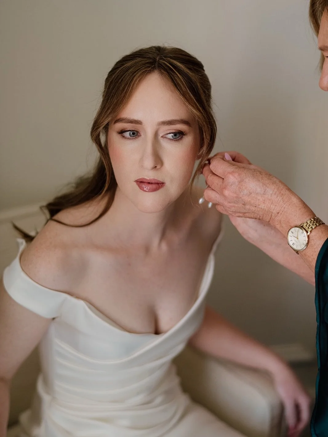 Serene and stunning Nicole with a classic and romantic dreamy makeup look 
@scottsurplicephotography
Gown by @katherinetash 
@whitehouseflowers 
Venue Lindesay House in Darling Point