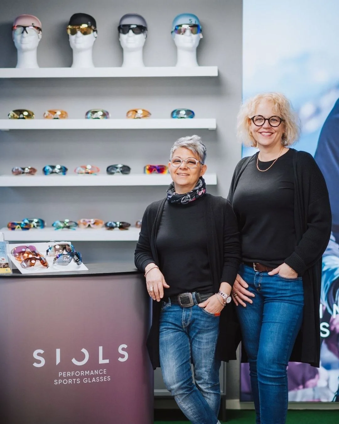 🏃&zwj;♀️🚴&zwj;♂️🏔️ Sportlich sehen. Klar sehen. Sicher sehen.

Wir pr&auml;sentieren: die SIOLS Performance Sports Glasses &ndash; Hightech-Brillen f&uuml;r alle, die in Bewegung sind! 💨

Ob beim Laufen, Radfahren, Wintersport oder einfach auf de