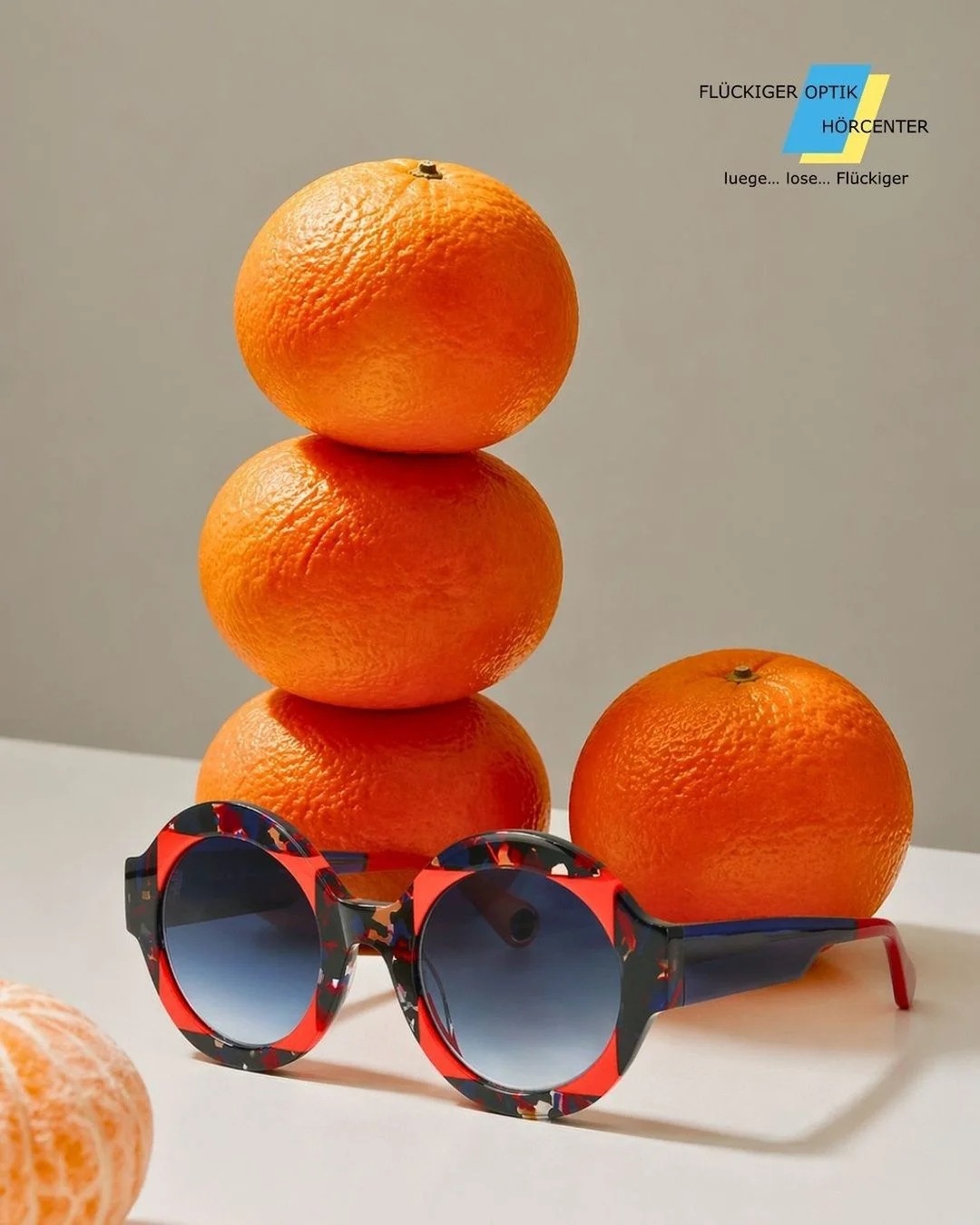 Fruchtig, frisch und voller Style 🍊🕶️

Die Super Tactic von WOOW Eyewear bringt Farbe in deinen Sommer! 
Mit ihrem auff&auml;lligen Design und den runden Gl&auml;sern setzt du ein echtes Statement &ndash; perfekt f&uuml;r sonnige Tage und gute Laun