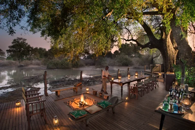 nomara-kanga-expeditions-mana-pools-evening-dining-deck-firepit-768w.webp