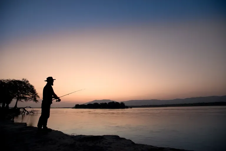 nomara-fishing-safaris-zambezi-river-fishing-dawn-768w.webp