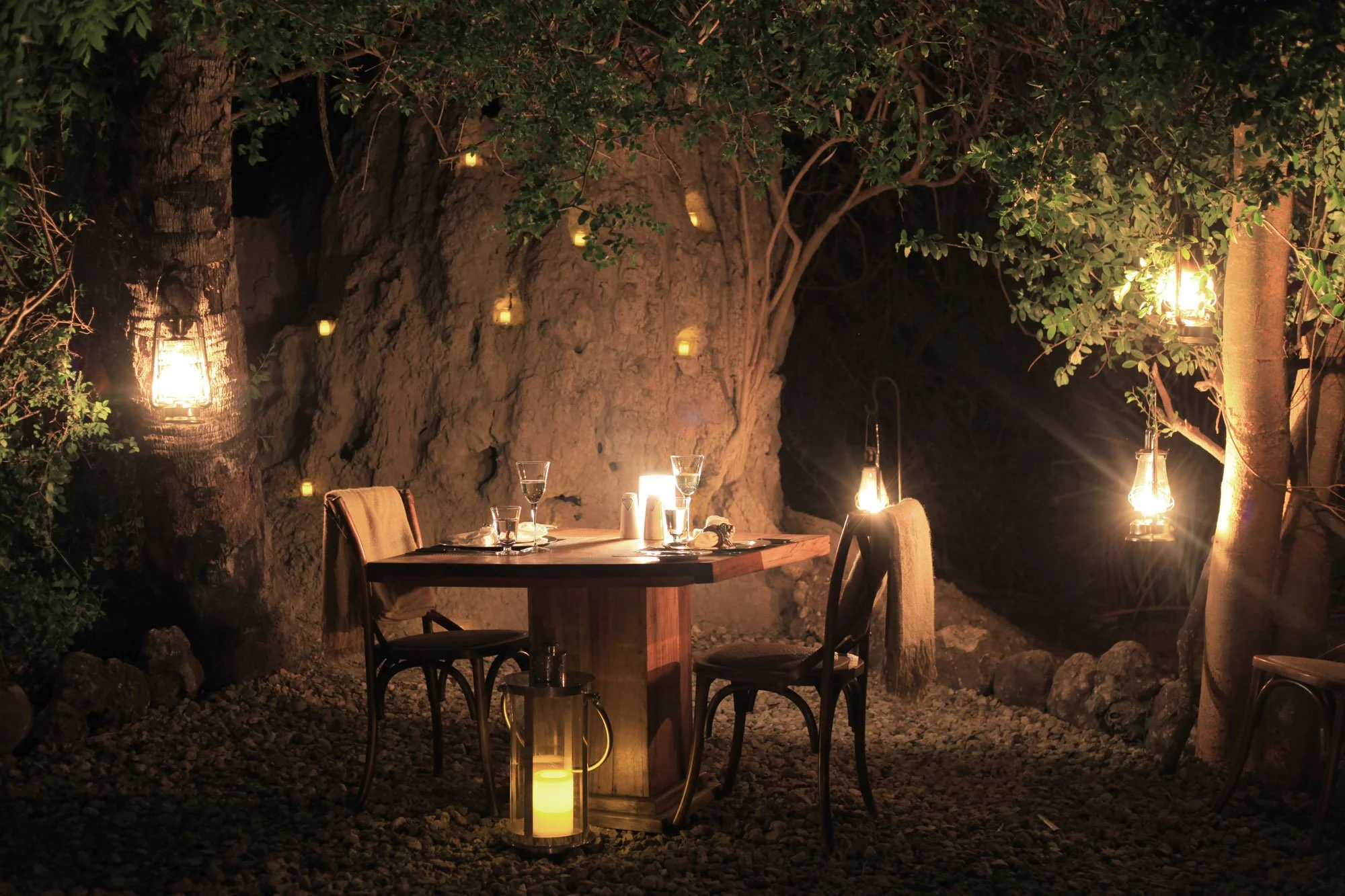 Chem-Chem-Lodge-Safari-Tanzania-Bush-Dinner-Setting-Lantern-Light.jpg