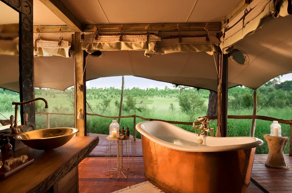 Freestanding copper bath with bush views from the tented bathroom, Somalisa Acacia
