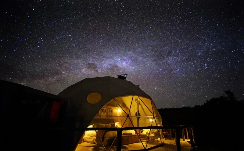 nomara-the-highlands-ngorongoro-starry-dome-at-night-800w.webp