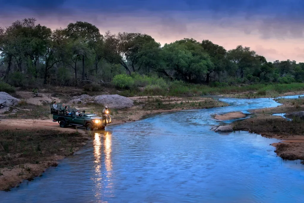 Evening game drive beside the Sand River from Tengile River Lodge
