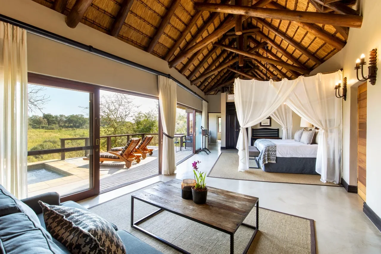 nomara-lion-sands-tinga-lodge-lion-sands-tinga-lodge-suite1-1280w.webp