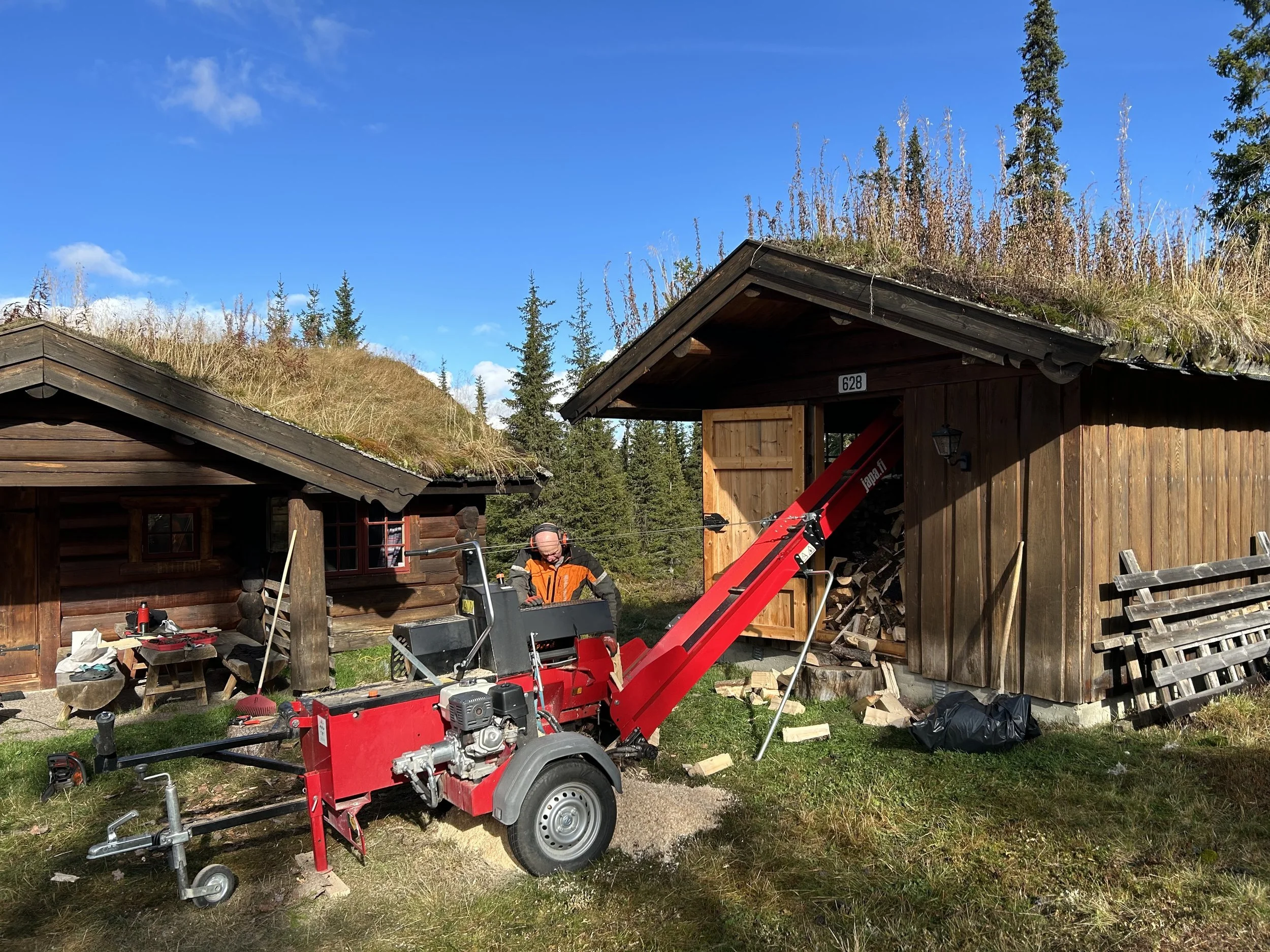 Vedhogst Allmenningstyrehytta 2609.jpg