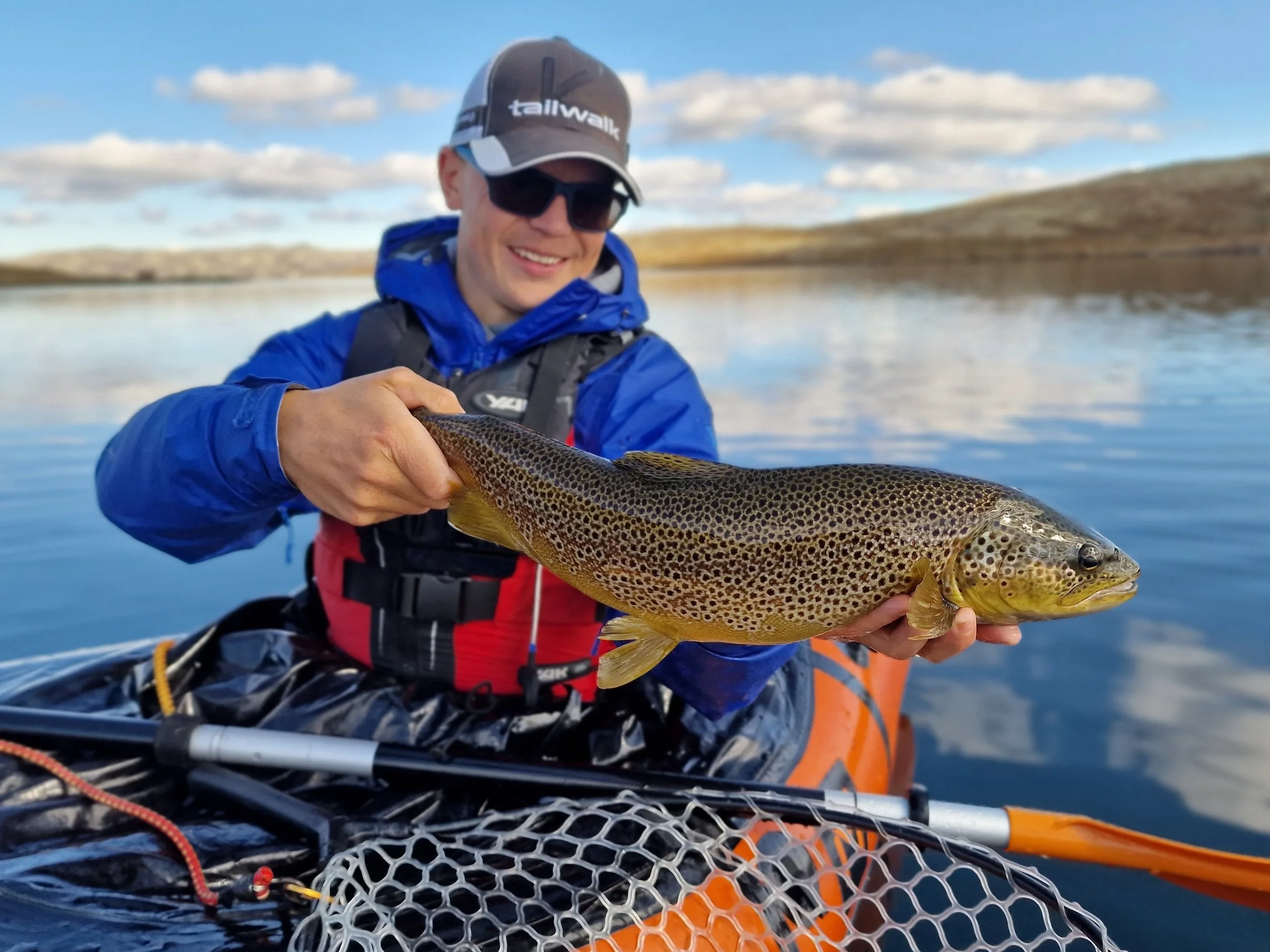 Henning Østli og 1.4kg ørret.jpg