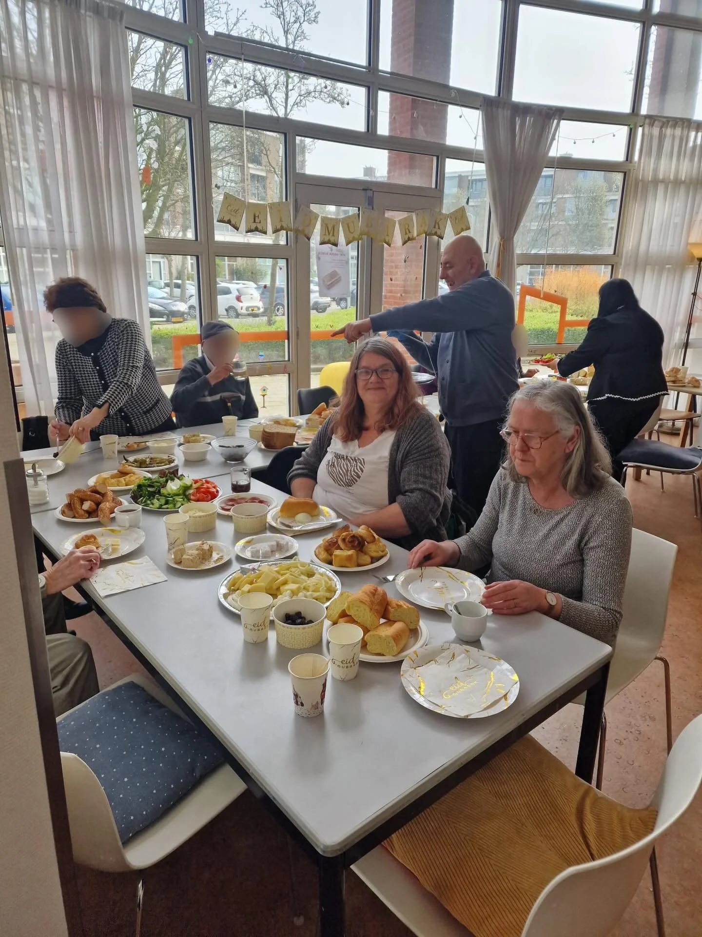 @atlas.thuiszorg heeft vanochtend een suikerfeest ontbijt georganiseerd.

#suikerfeest #ontbijt #atlasthuiszorg #denhaag