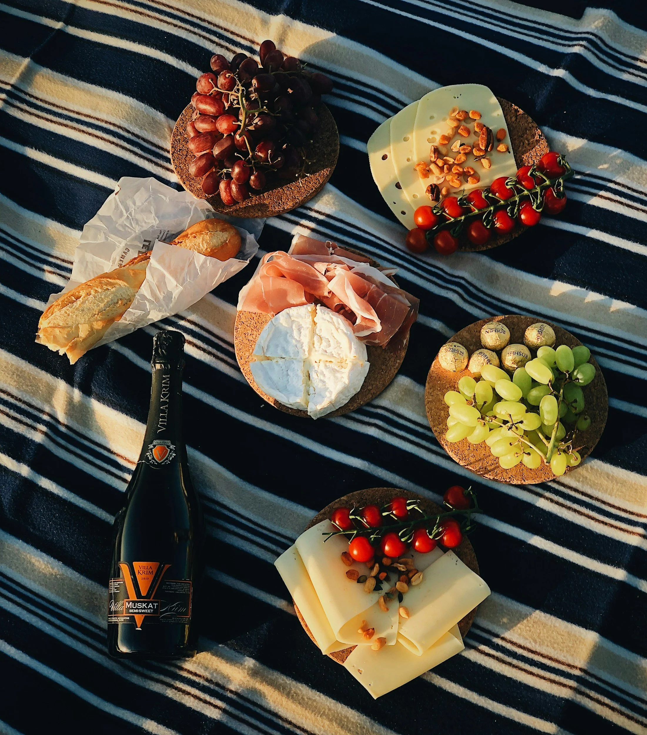 Luxury boutique wine tour in Hunter Valley with picnic setup – ideal for Newcastle and Hunter Valley guests seeking a premium experience.