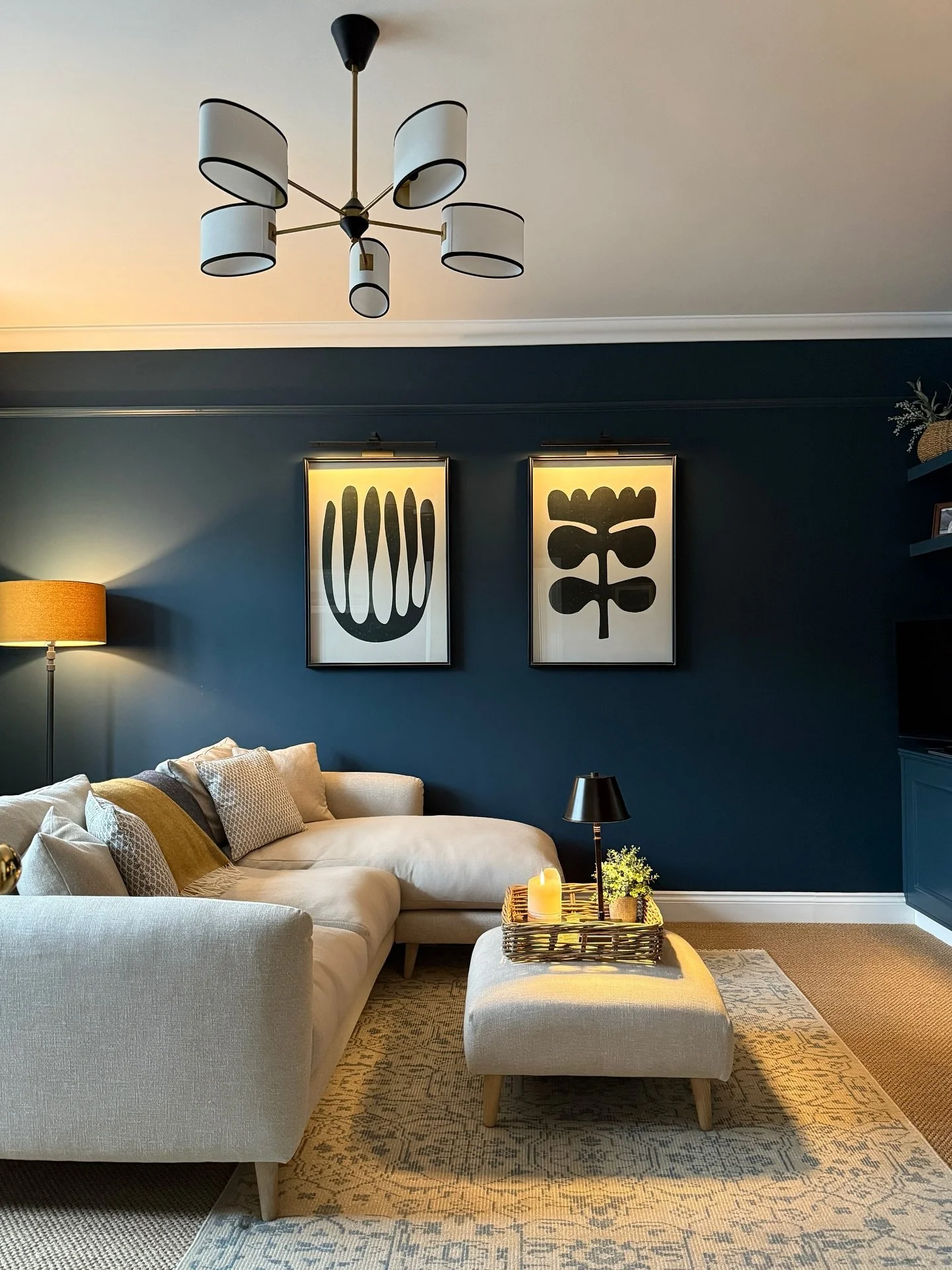 A recent client&rsquo;s lounge design in Harpenden 🤍
The brief was to create a space that felt cosy yet dark and moody, and this beautiful @sohohome and dark @farrowandball walls did exactly that. The perfect finishing touch ✨

Designed for @claireg