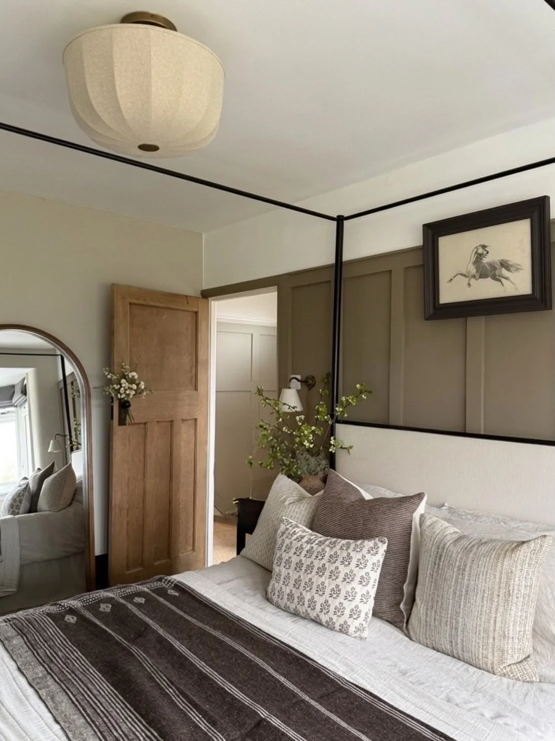 A little tip for all of my lovely interior followers and interior design clients 🌿

Collect small pieces of fresh foliage and place them in simple pots and vases around your home with fresh water. It&rsquo;s a lovely, effortless way to introduce tha