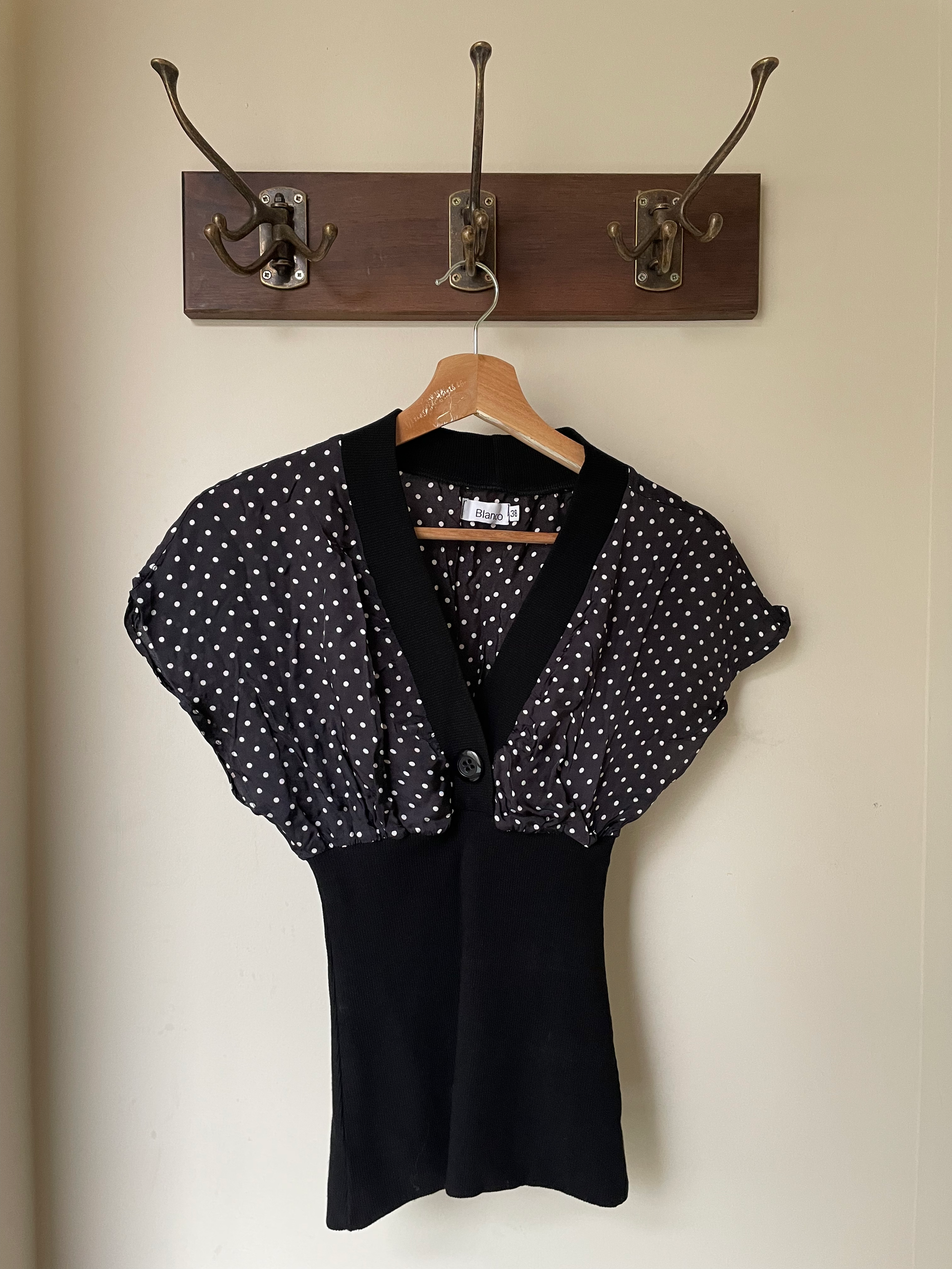 Polka Dot V-Neck Top – Blanco