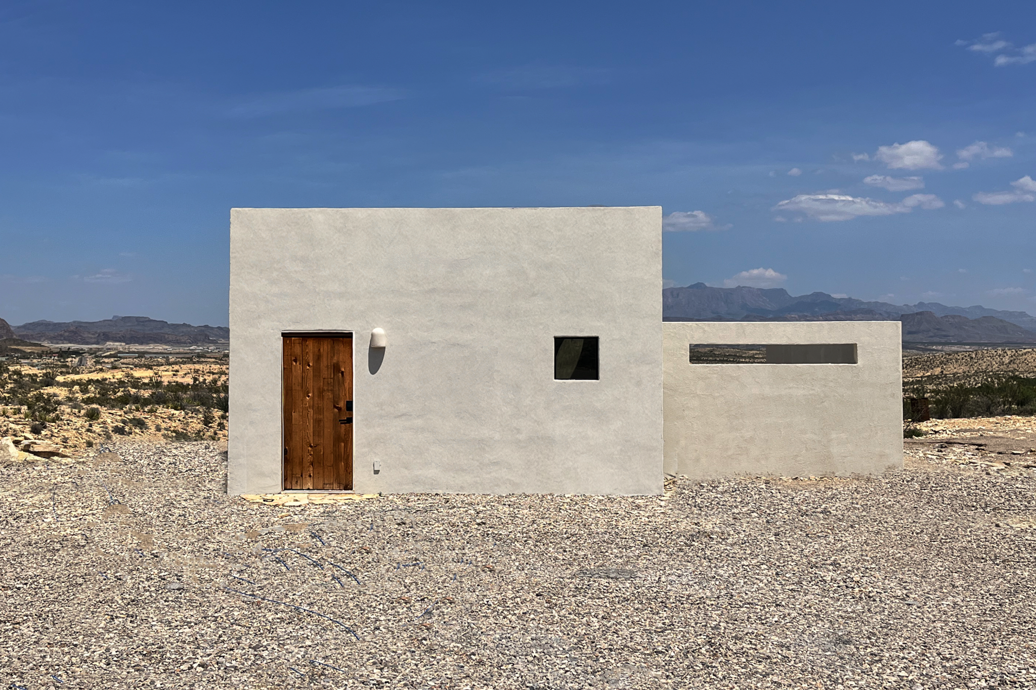 Lil Big Bend Vista Exterior Airbnb Hotel.png