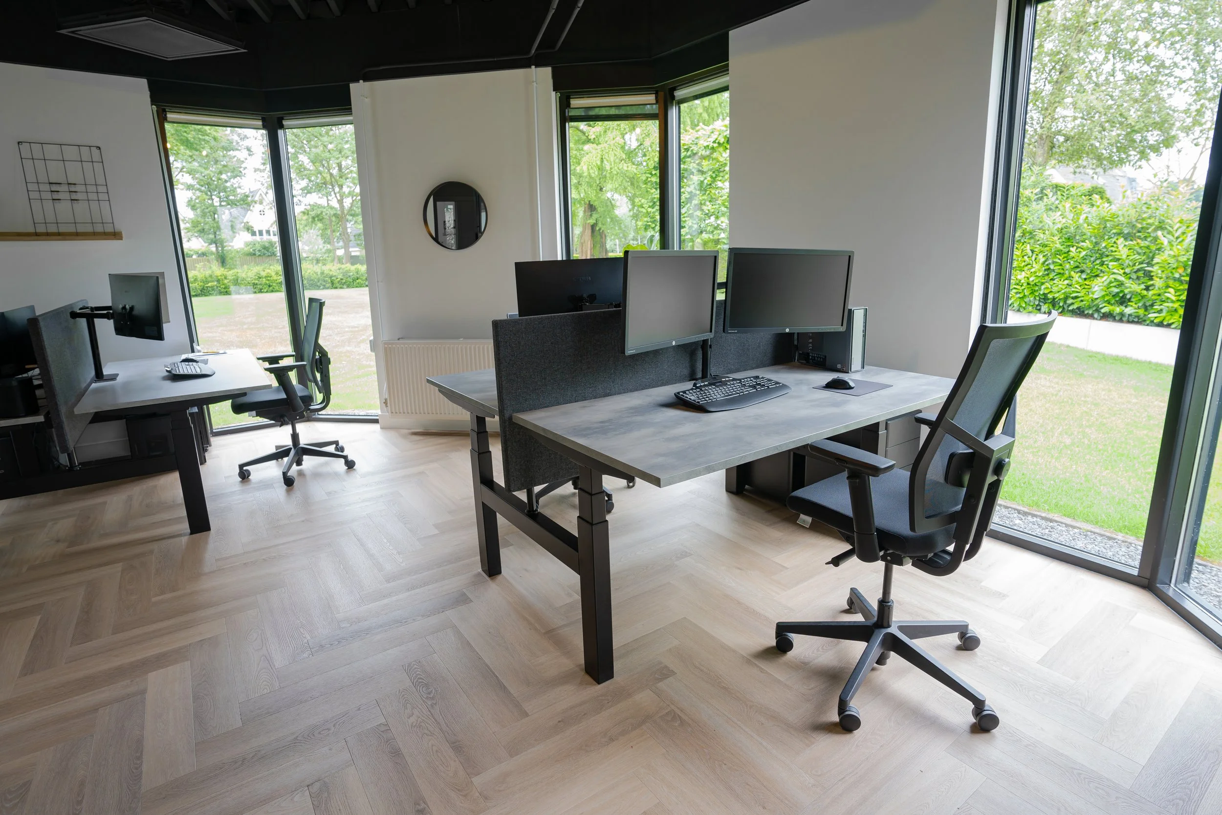 staanofzitten-PuurVloeren-Kantoorinrichting-1-2.jpg
