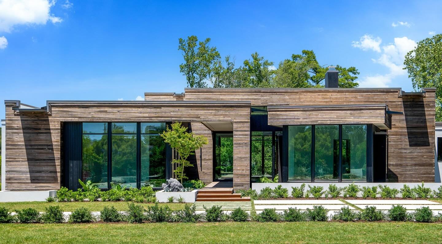 Sneak Peek of some exterior professional photography of 625 Dundee!  Absolutely stunning home!  @contbarth @roosthomebuilding