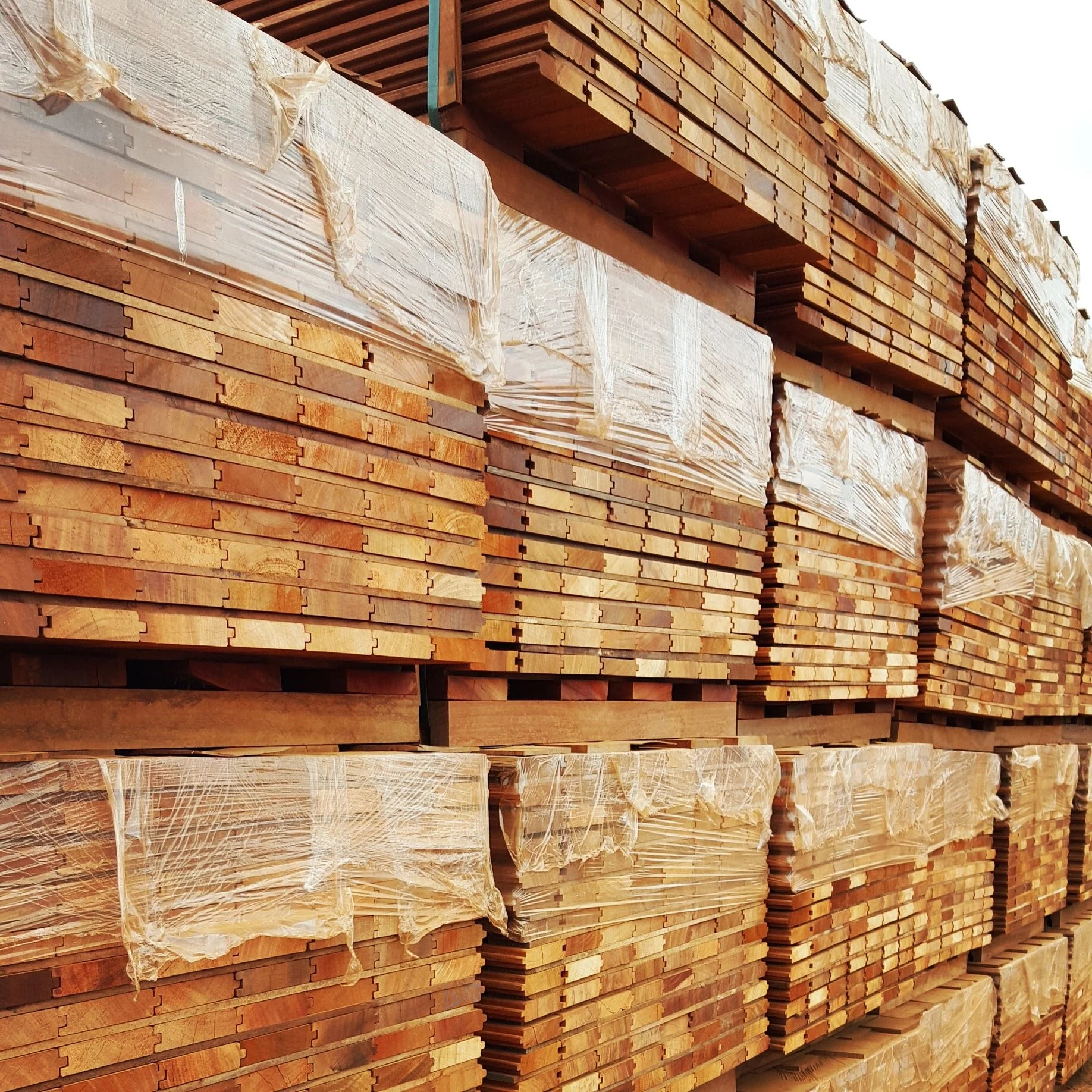 OKAN FSC®C008551 GLEUFPLANK PAARDENBOX