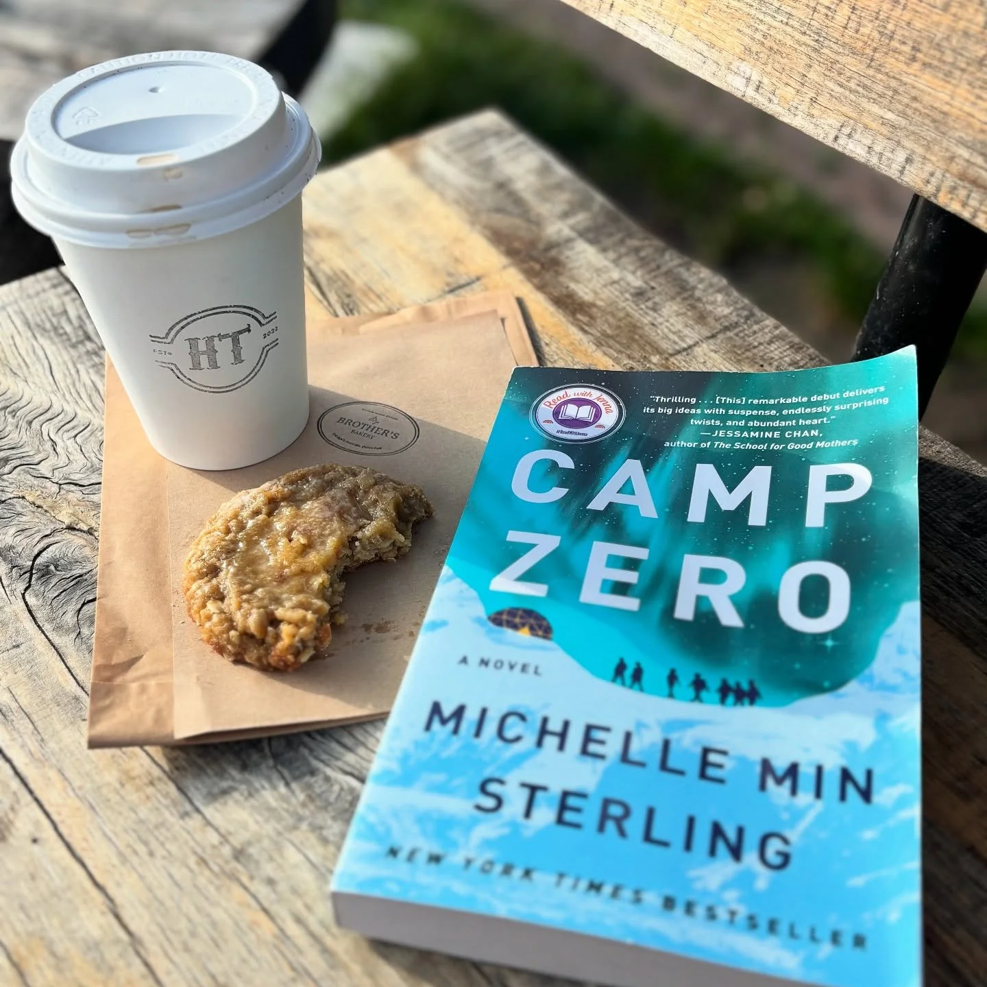 📚☕🍪 Name a better trio&hellip; we&rsquo;ll wait.
A Hudson Traders coffee, one of our Fall cookies, and the D&eacute;j&agrave;lu Book of the Month = perfection.

Head over to Hudson Traders to sign up for the @dejalu_hudson Book Club, you won&rsquo;
