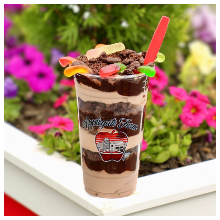 DIRT CUP SUNDAE