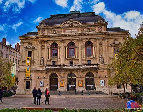 theater-6811088-crop-u389179.jpg