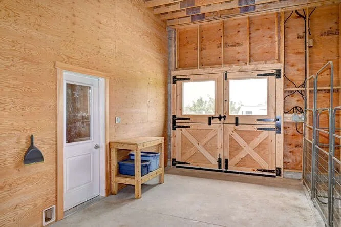 5811 6 Line guelph ON N0B 2K0-small-026-044-Interior Main 2-666x443-72dpi.jpg