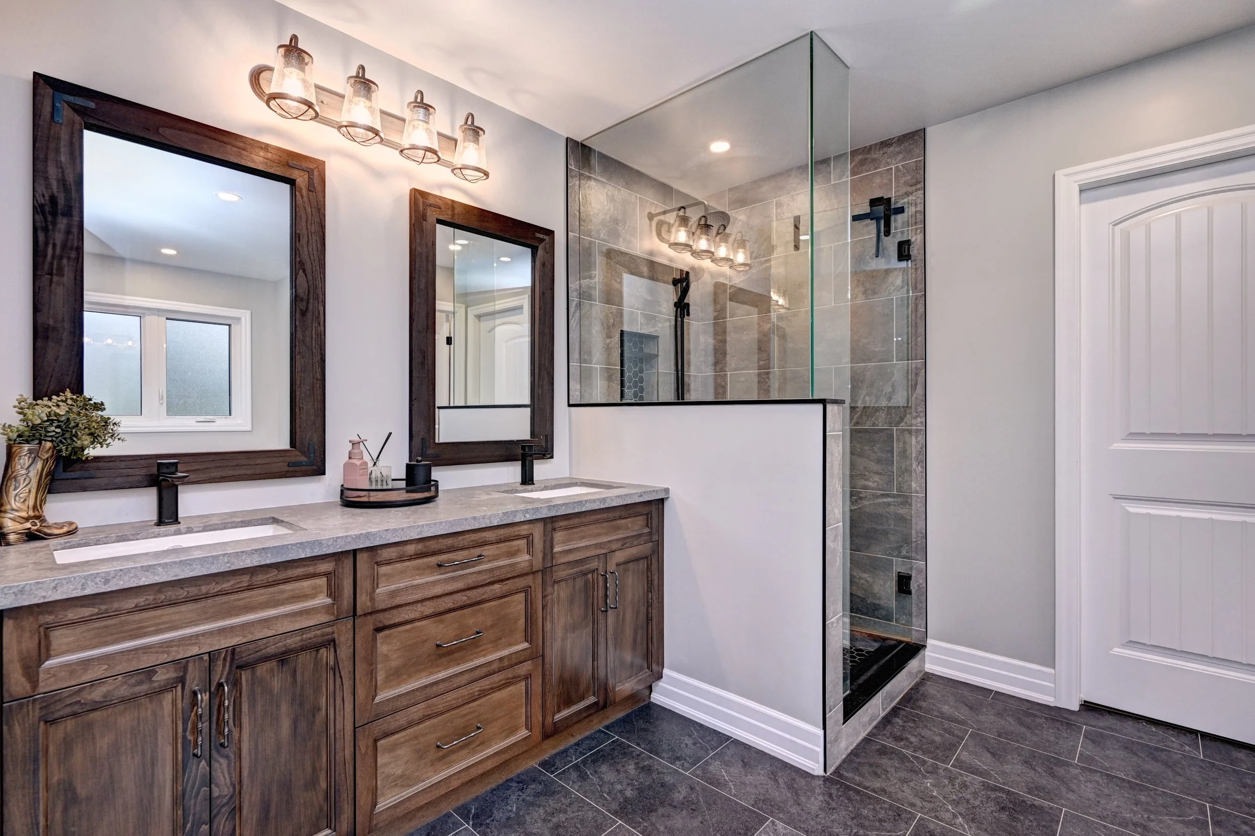 049-61 Ensuite  (5).jpg