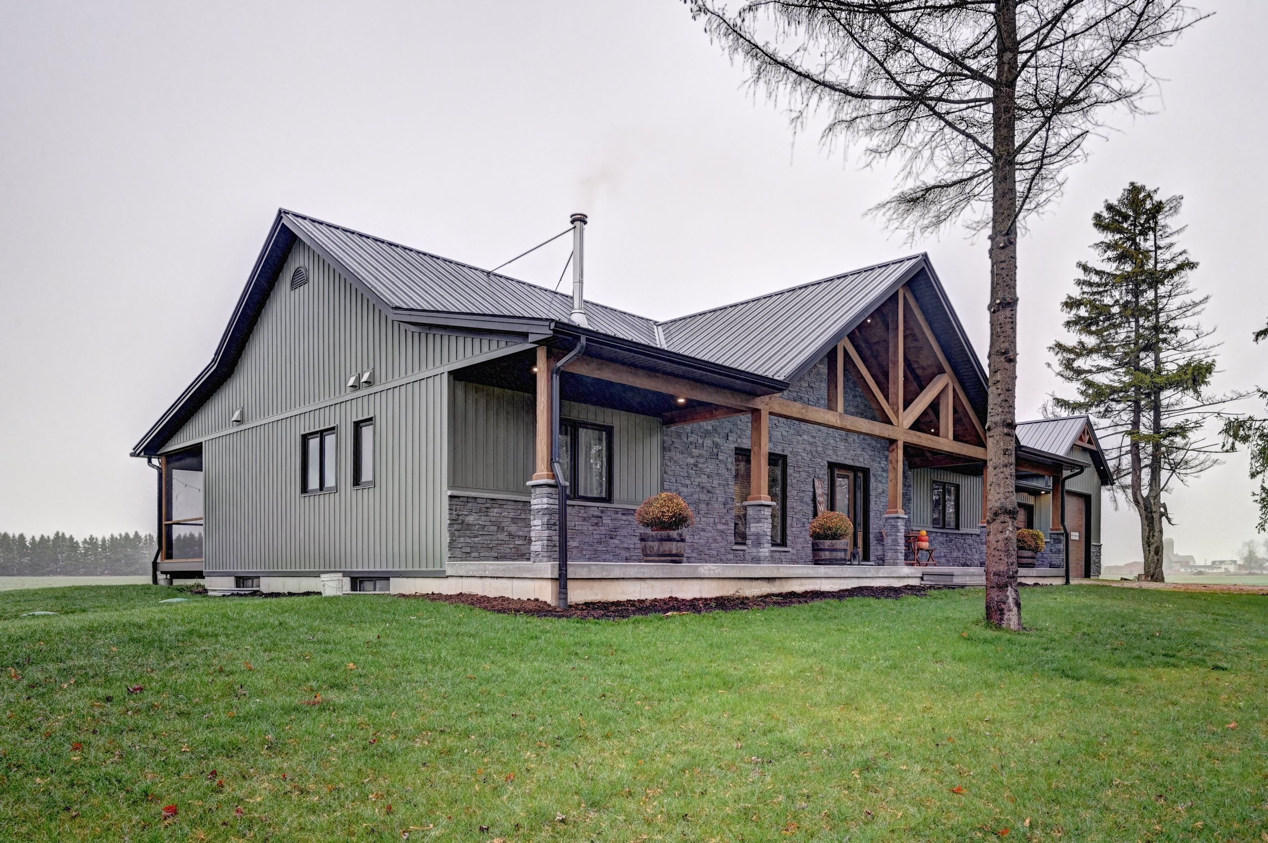 057-99 Exterior (4).jpg