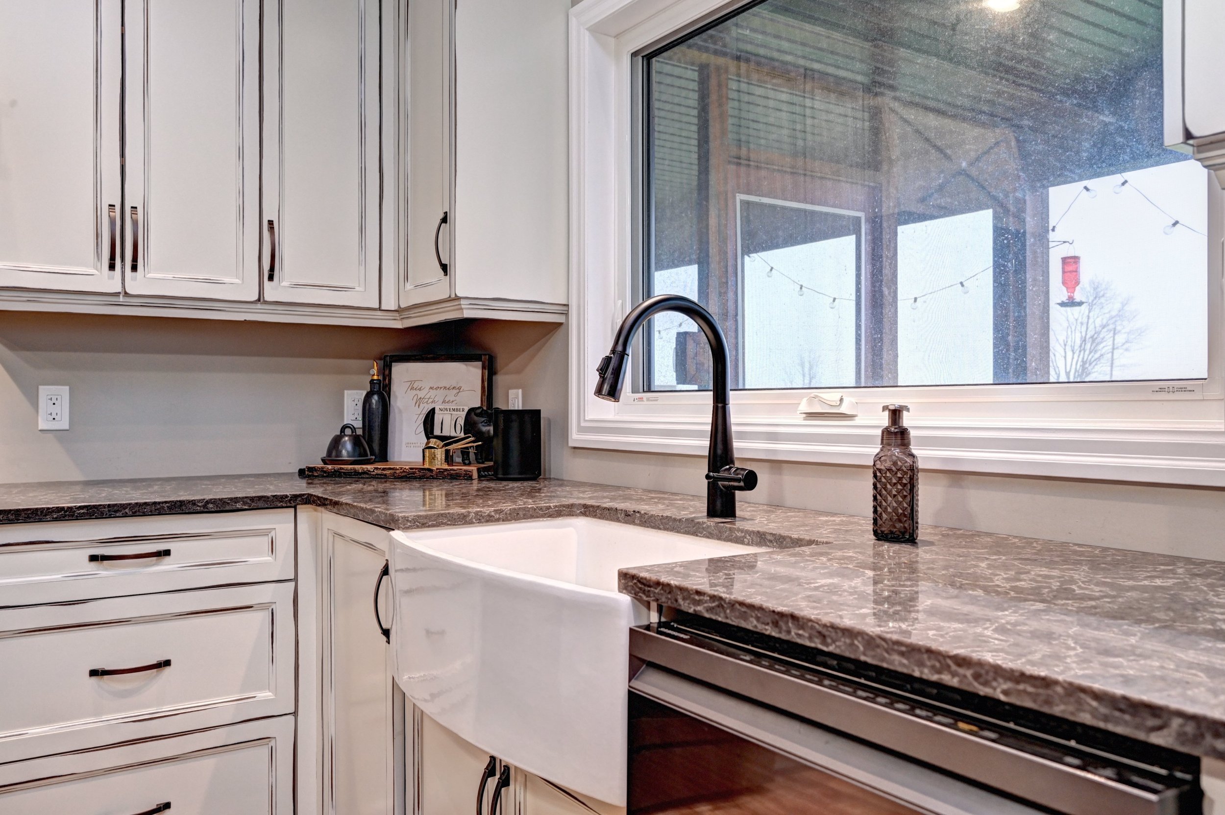 022-50 Kitchen (5).jpg